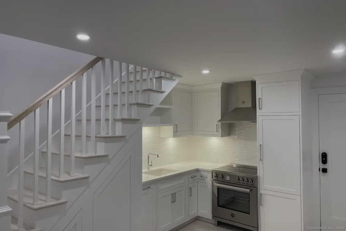 276 Bruce Park Avenue Property Photo 4