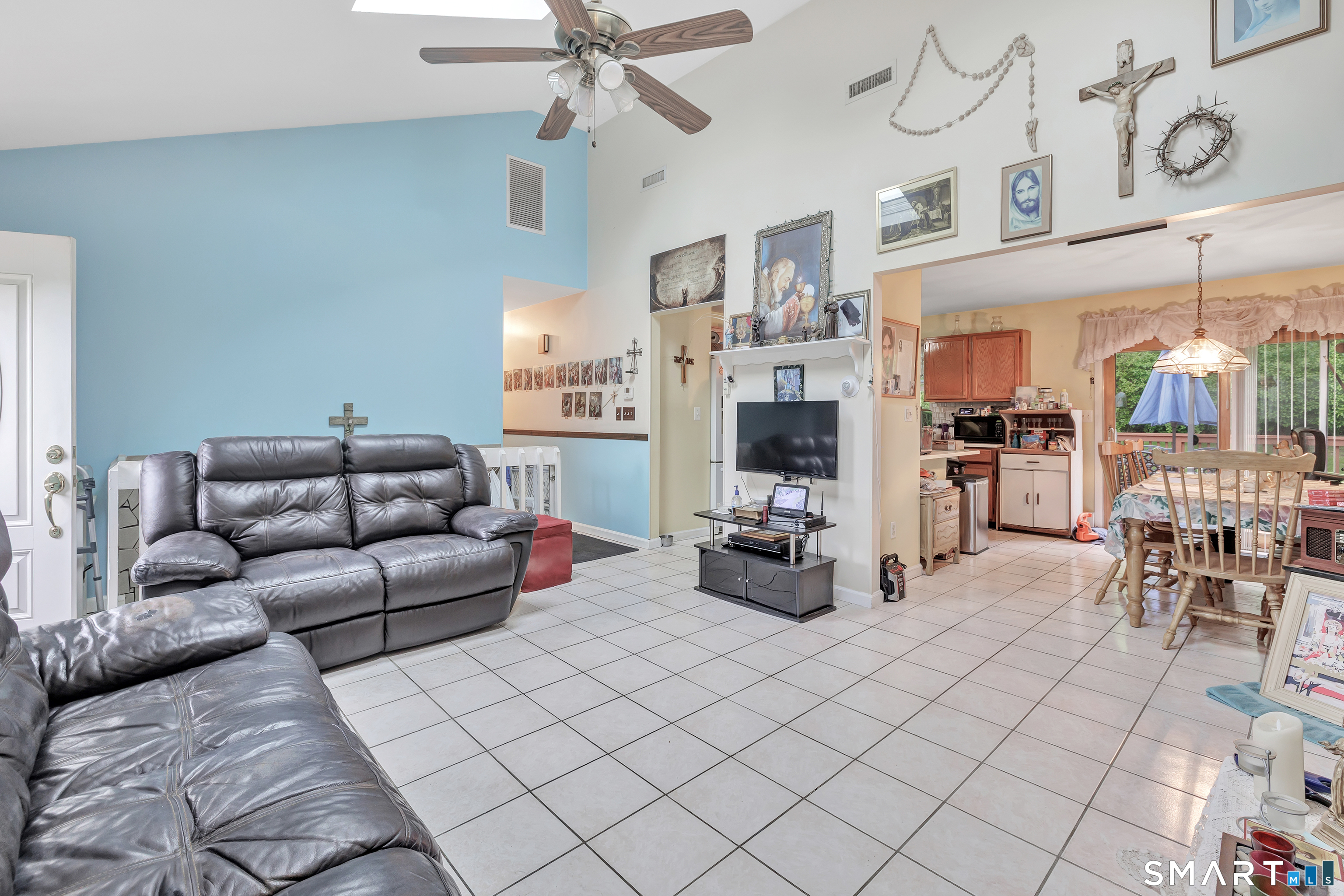 123 River Road Property Photo 3