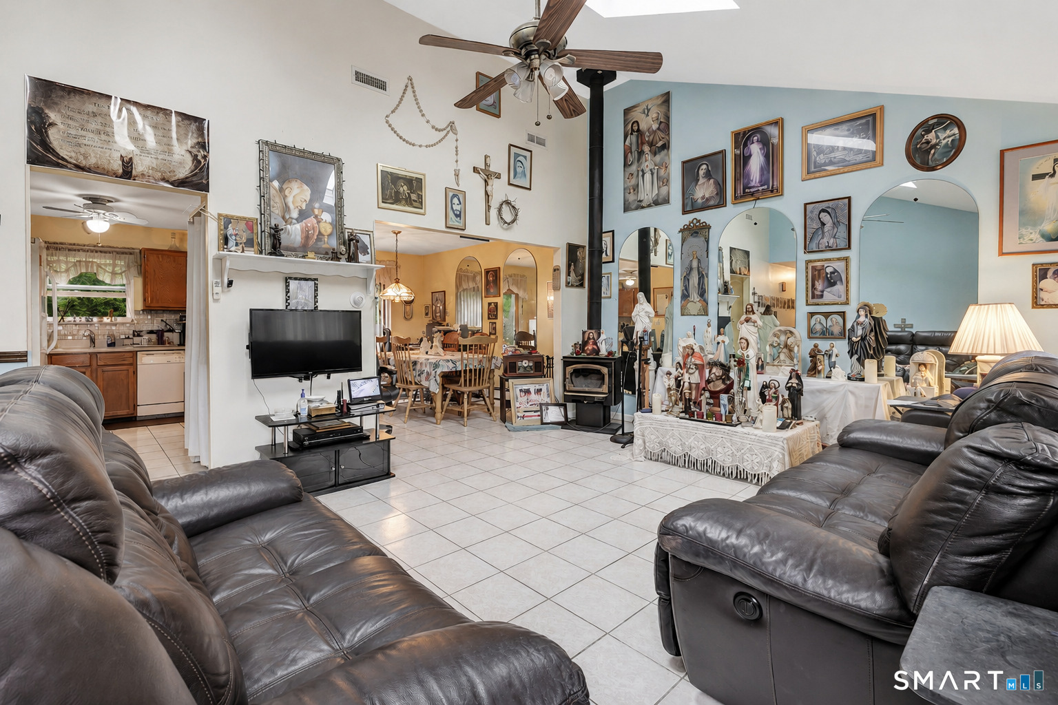 123 River Road Property Photo 4