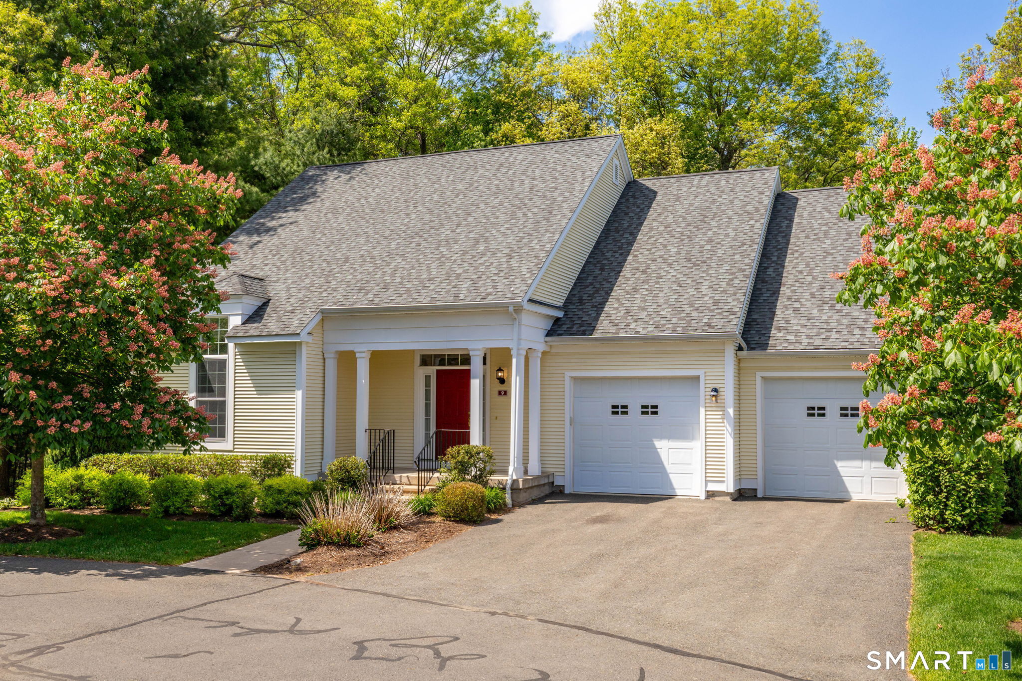 9 Ashton Circle Property Photo 1