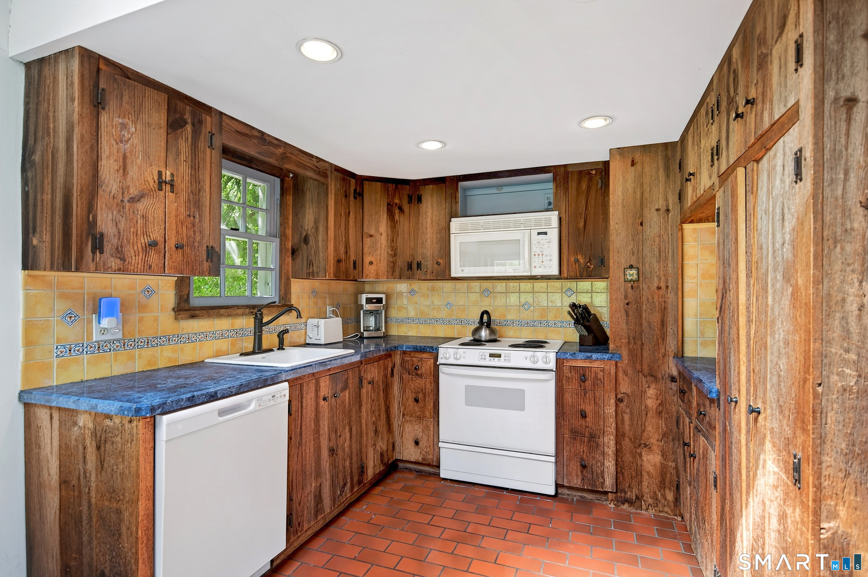 6 High Rock Road Property Photo 12