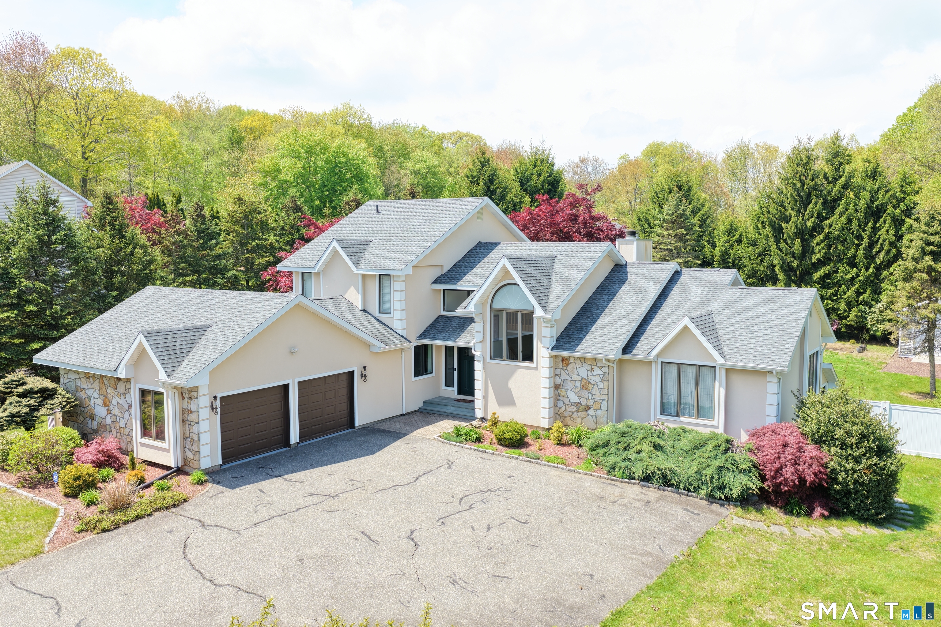 2 Executive Hill Road Property Photo 1