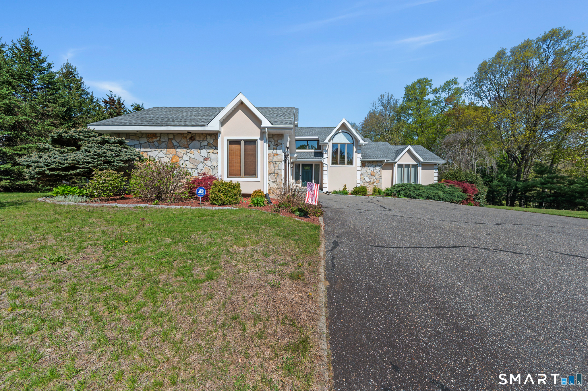 2 Executive Hill Road Property Photo 2