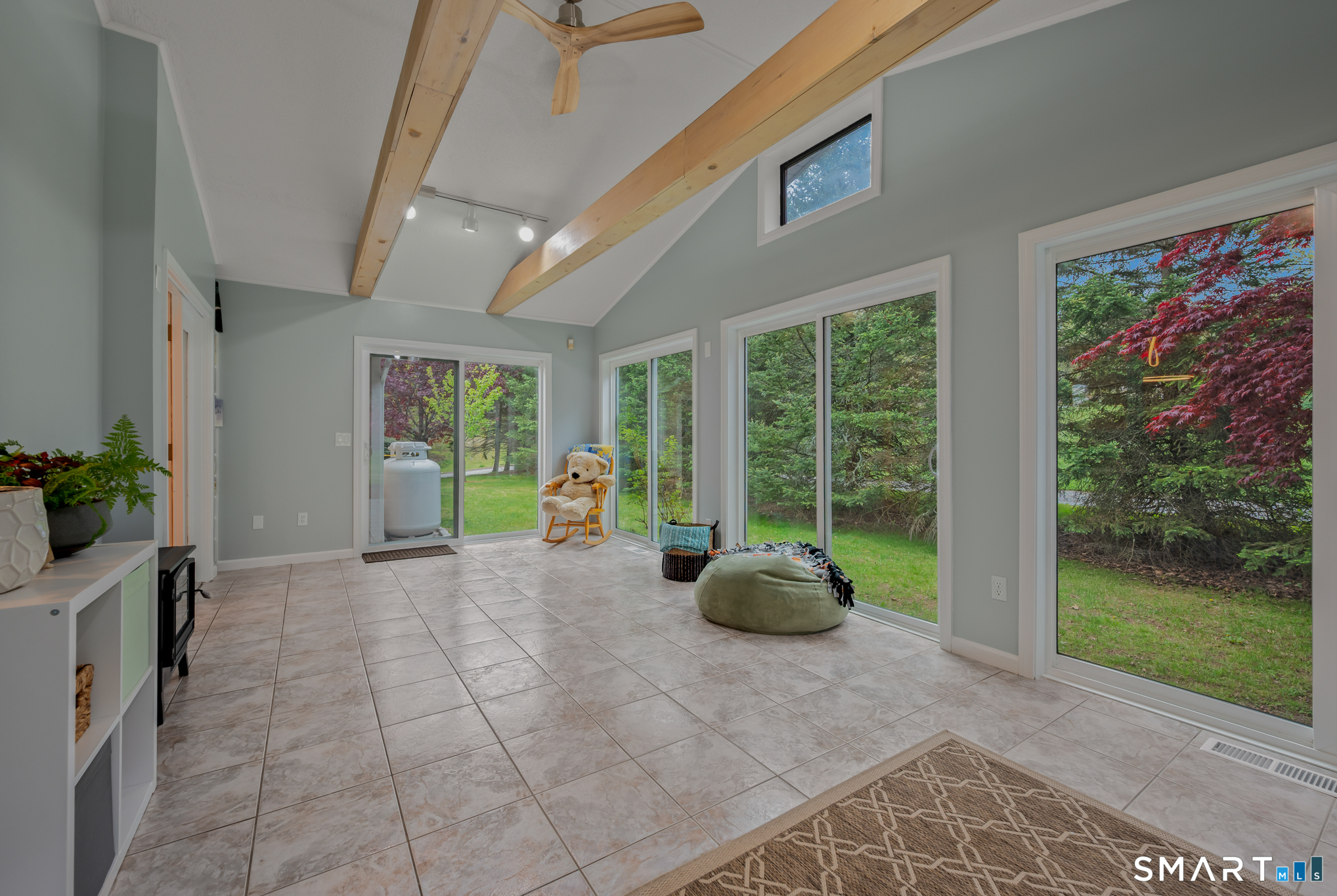 2 Executive Hill Road Property Photo 8