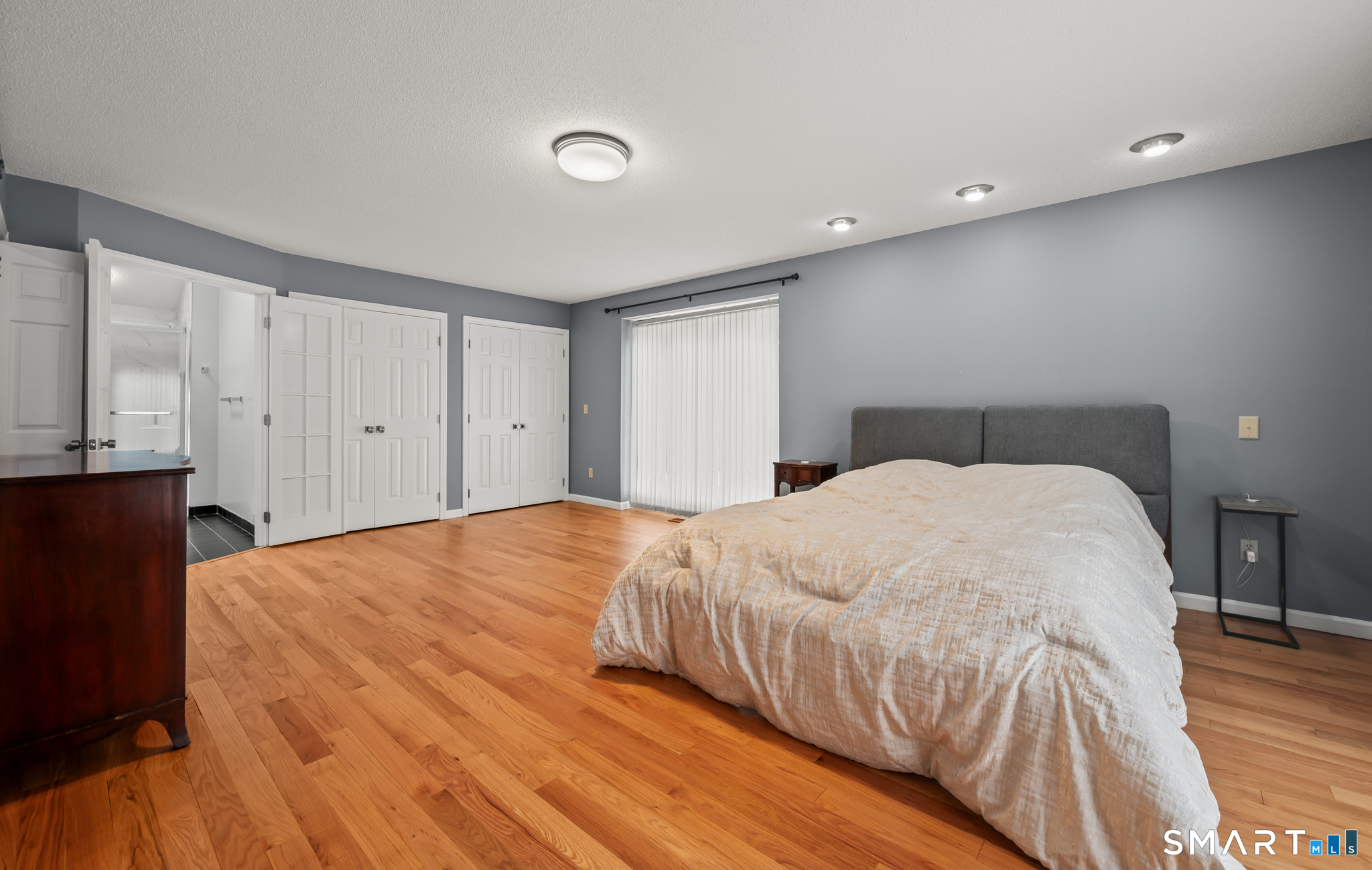 2 Executive Hill Road Property Photo 12