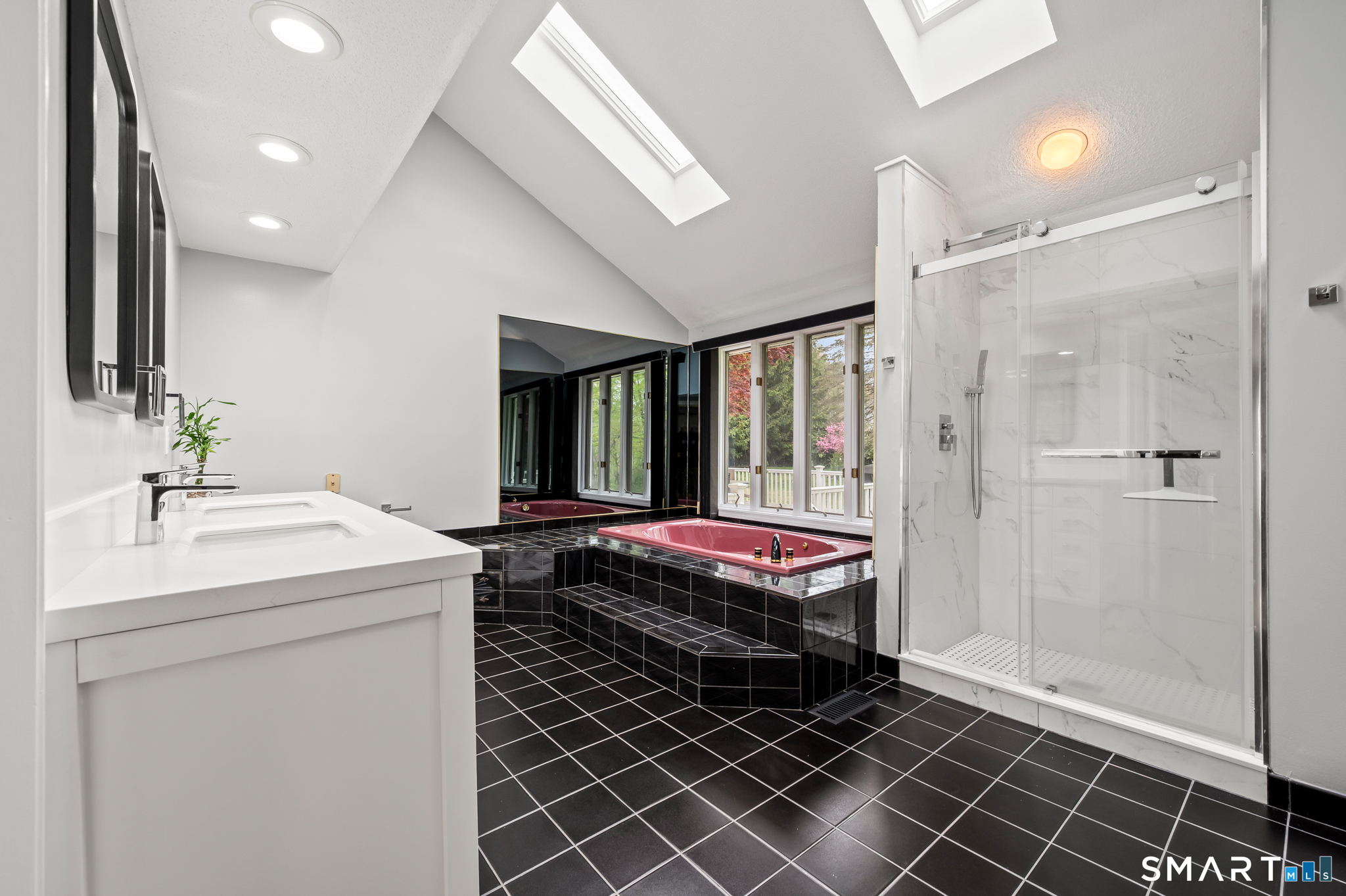 2 Executive Hill Road Property Photo 15