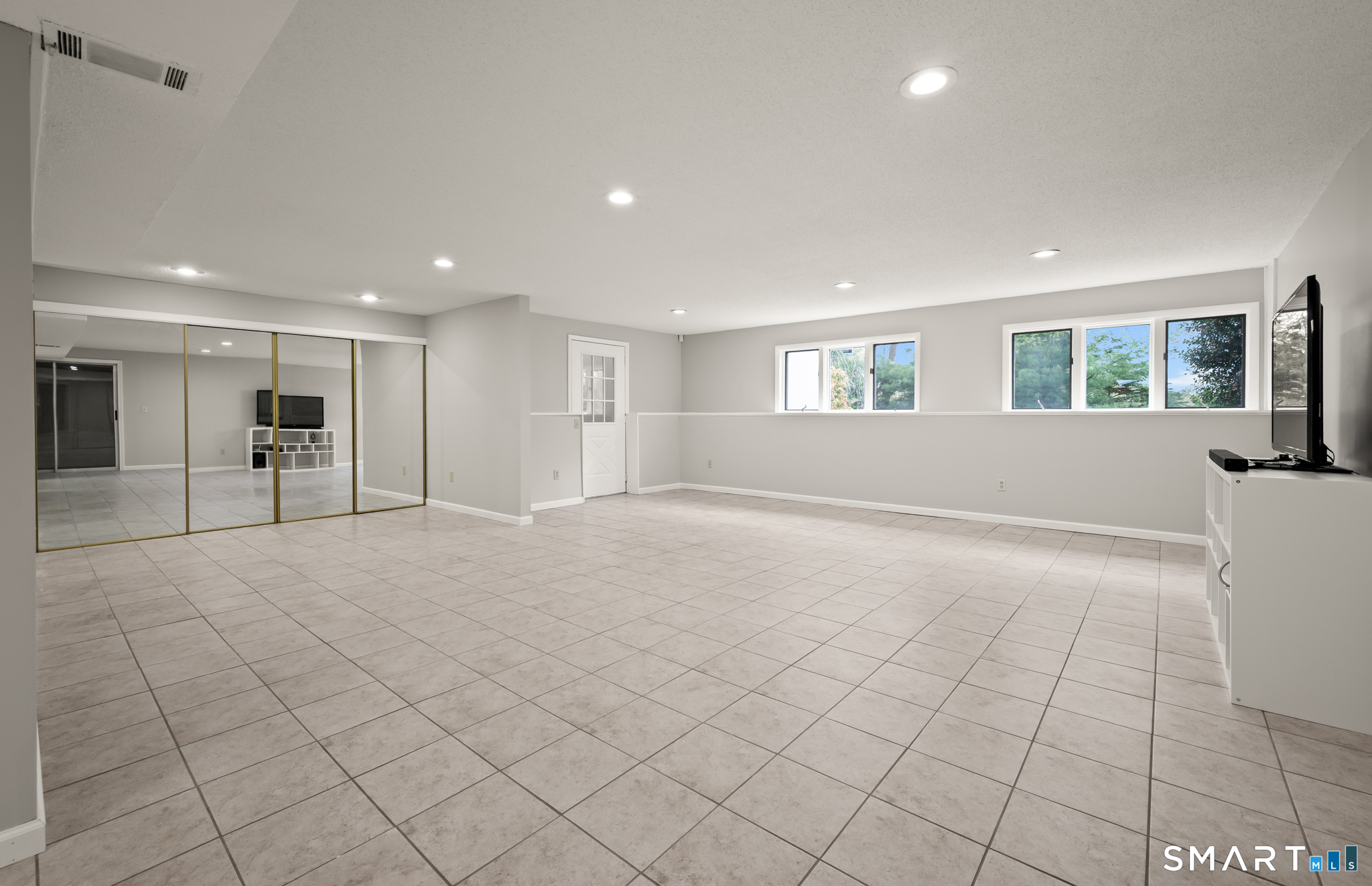 2 Executive Hill Road Property Photo 27