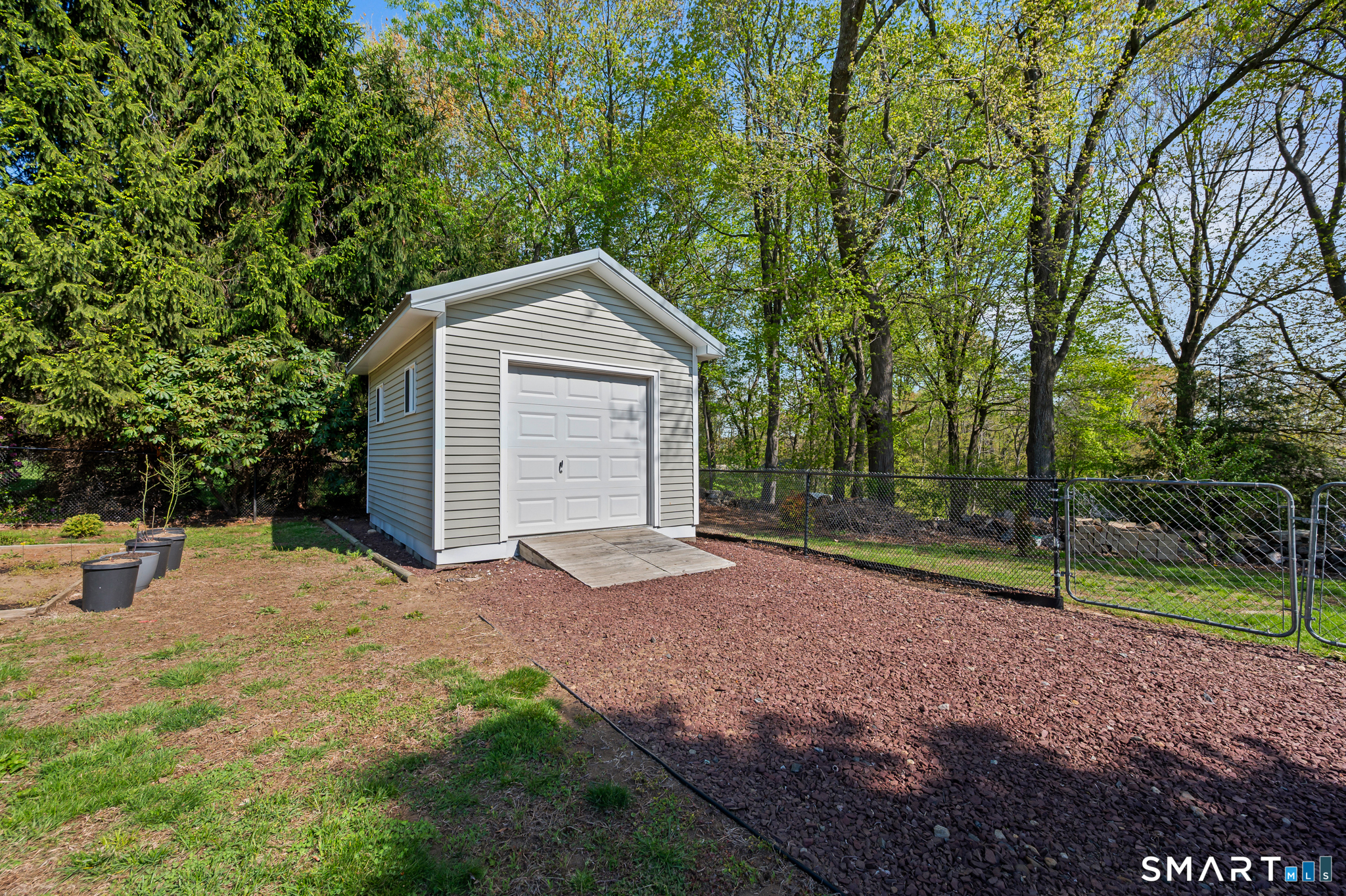 2 Executive Hill Road Property Photo 32