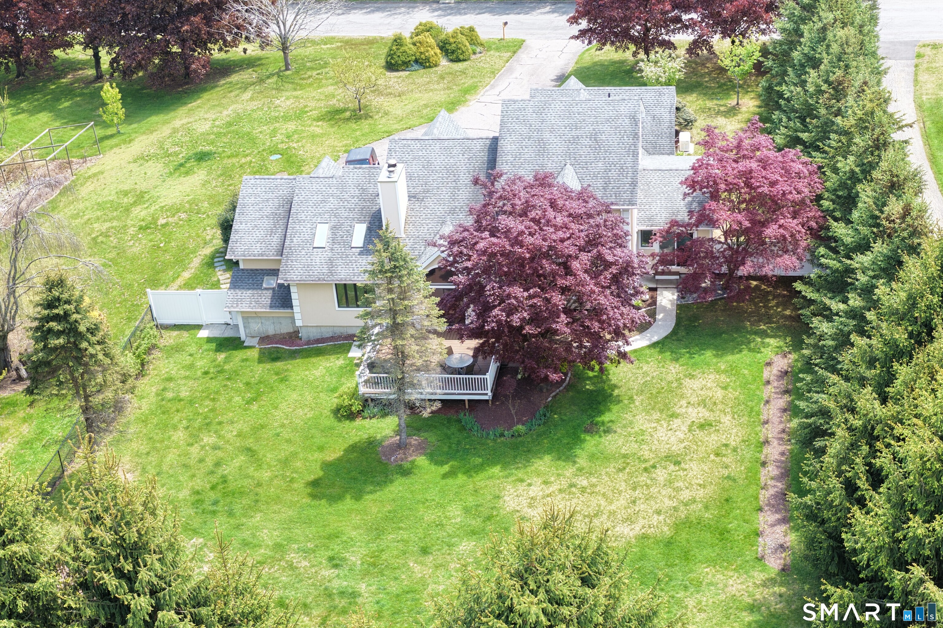 2 Executive Hill Road Property Photo 36