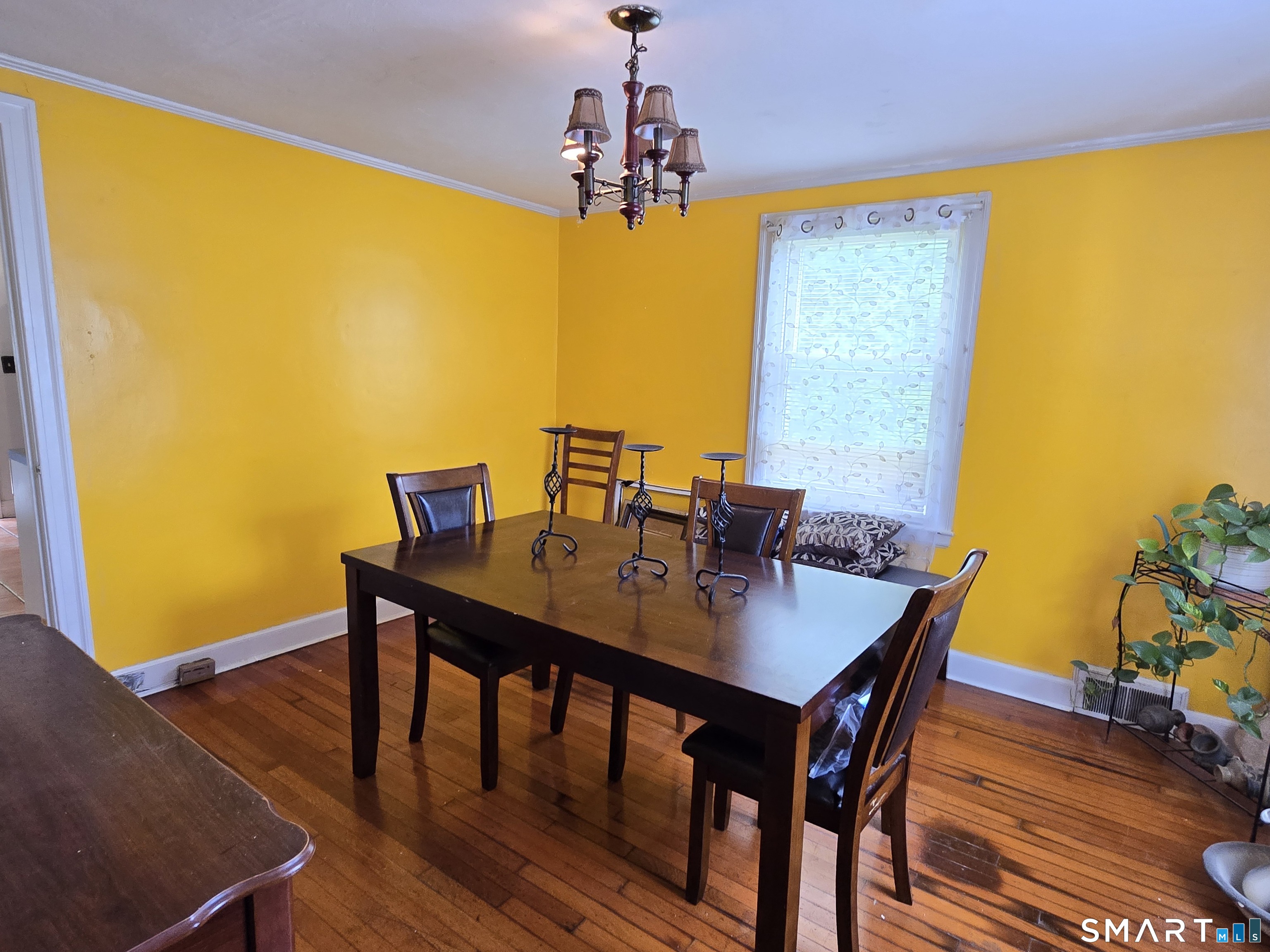 2711 Main Street Property Photo 5