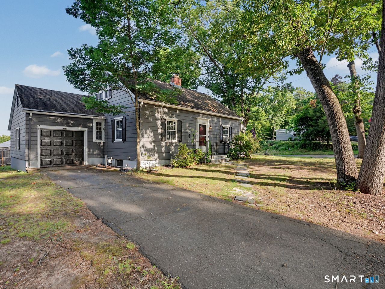 2 Forest North Circle Property Photo 1