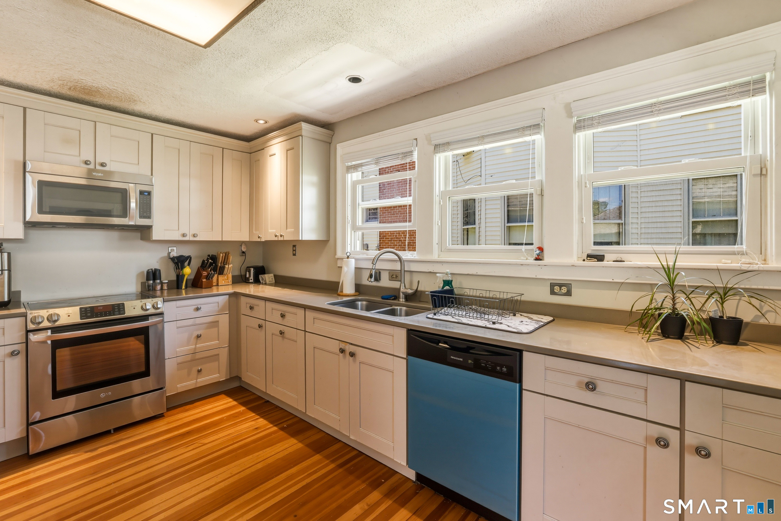 1390 Boulevard Property Photo 9