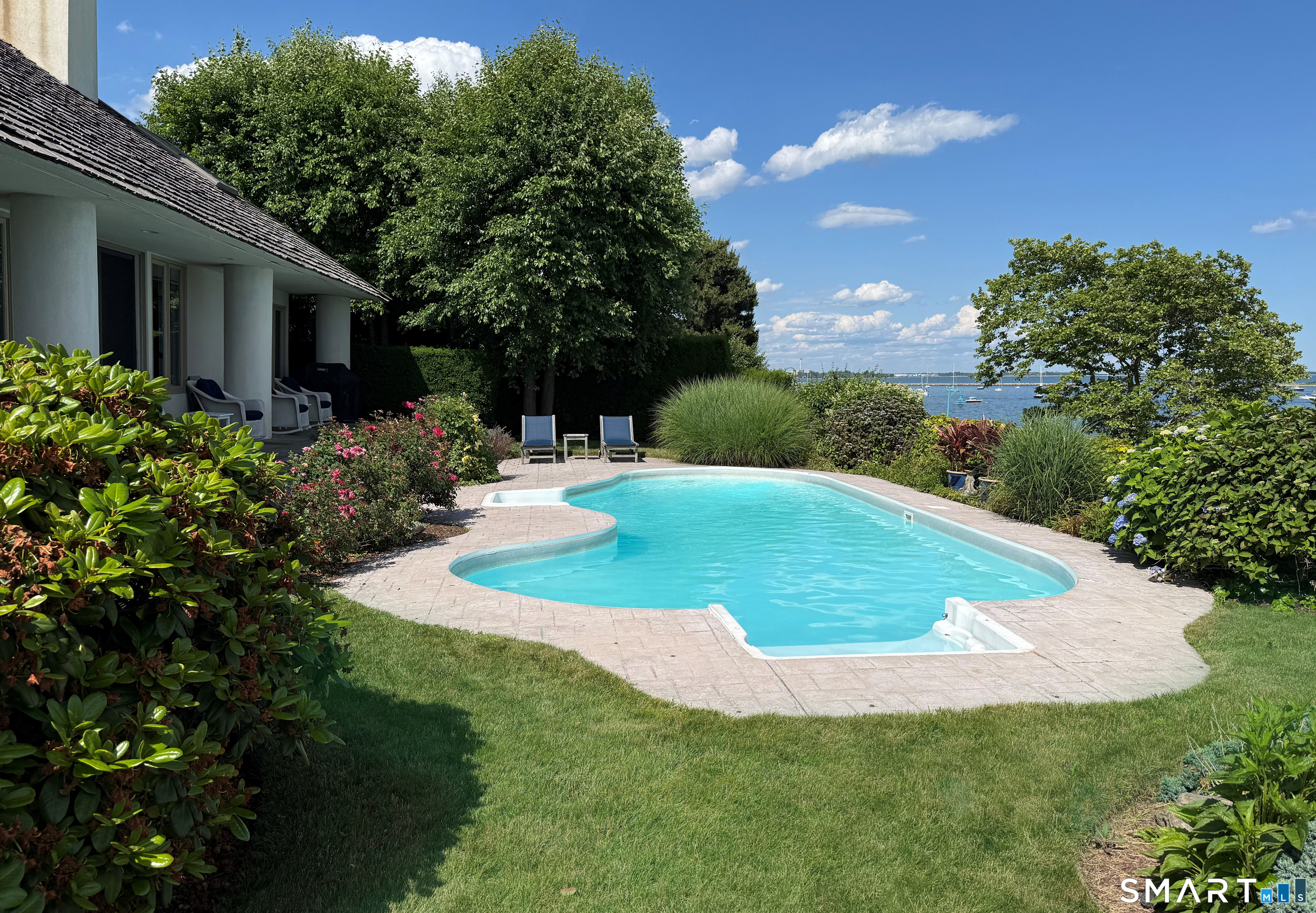 125 Battery Park Drive Property Photo 1
