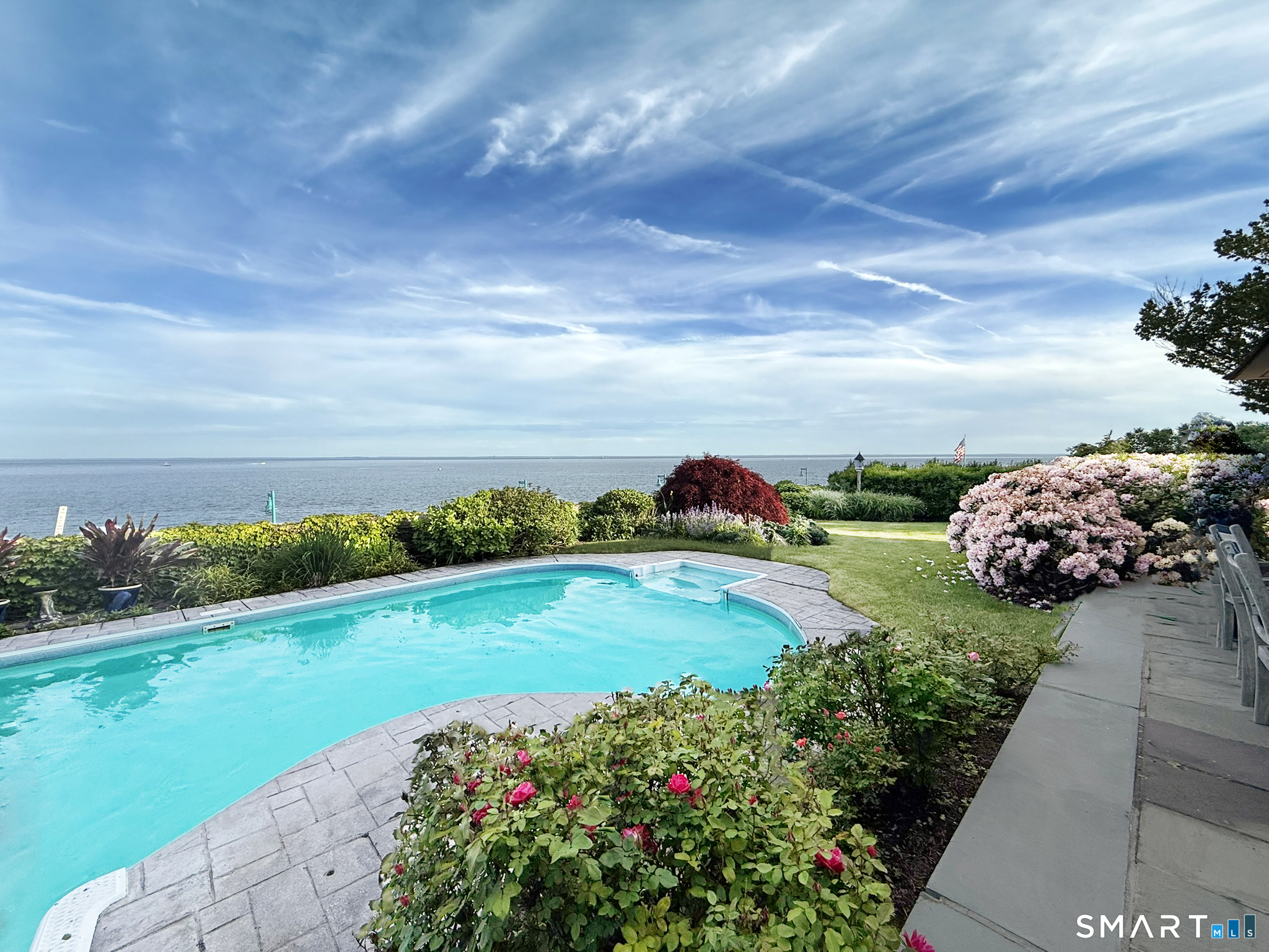 125 Battery Park Drive Property Photo 2