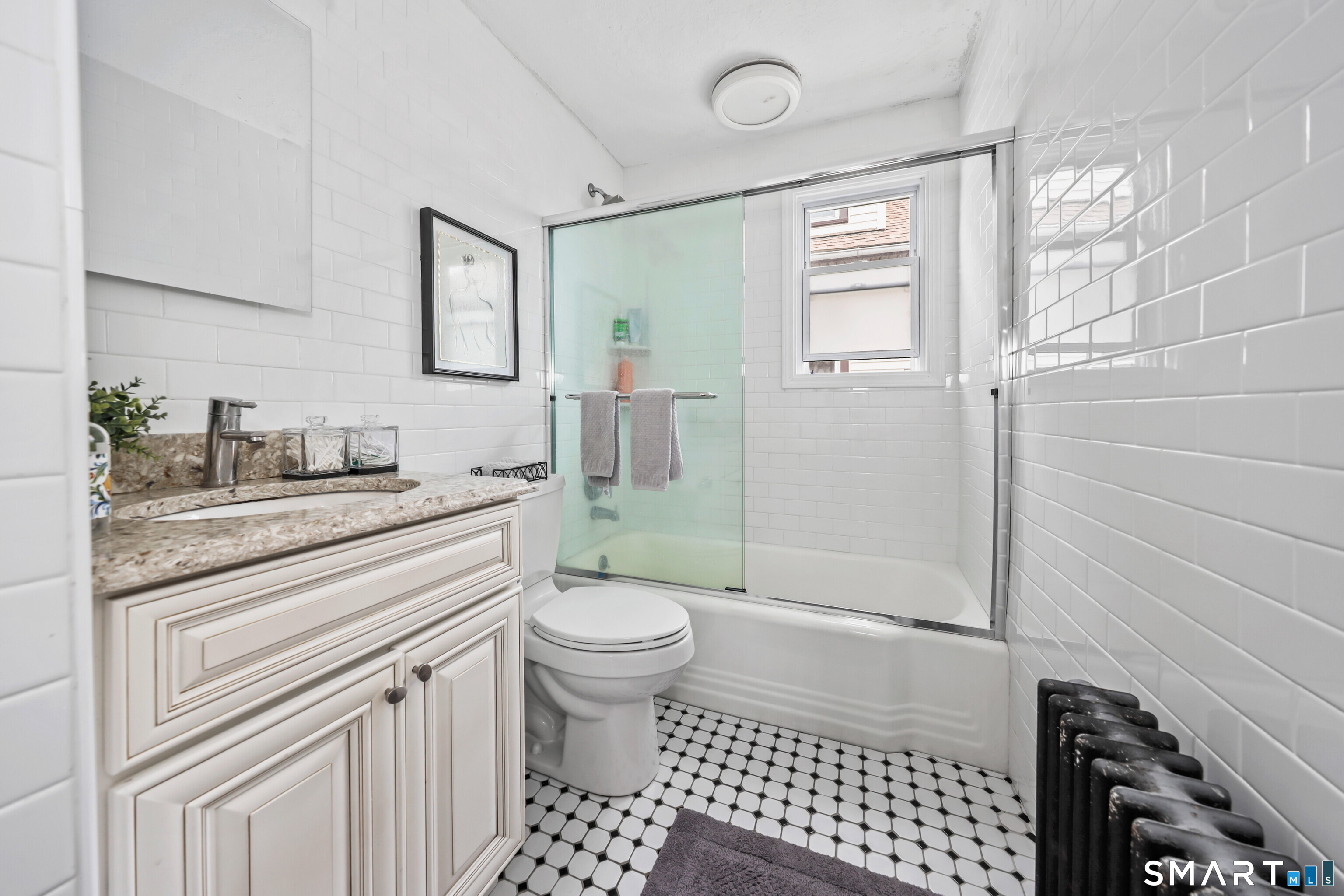 1103-1105 Capitol Avenue Property Photo 15