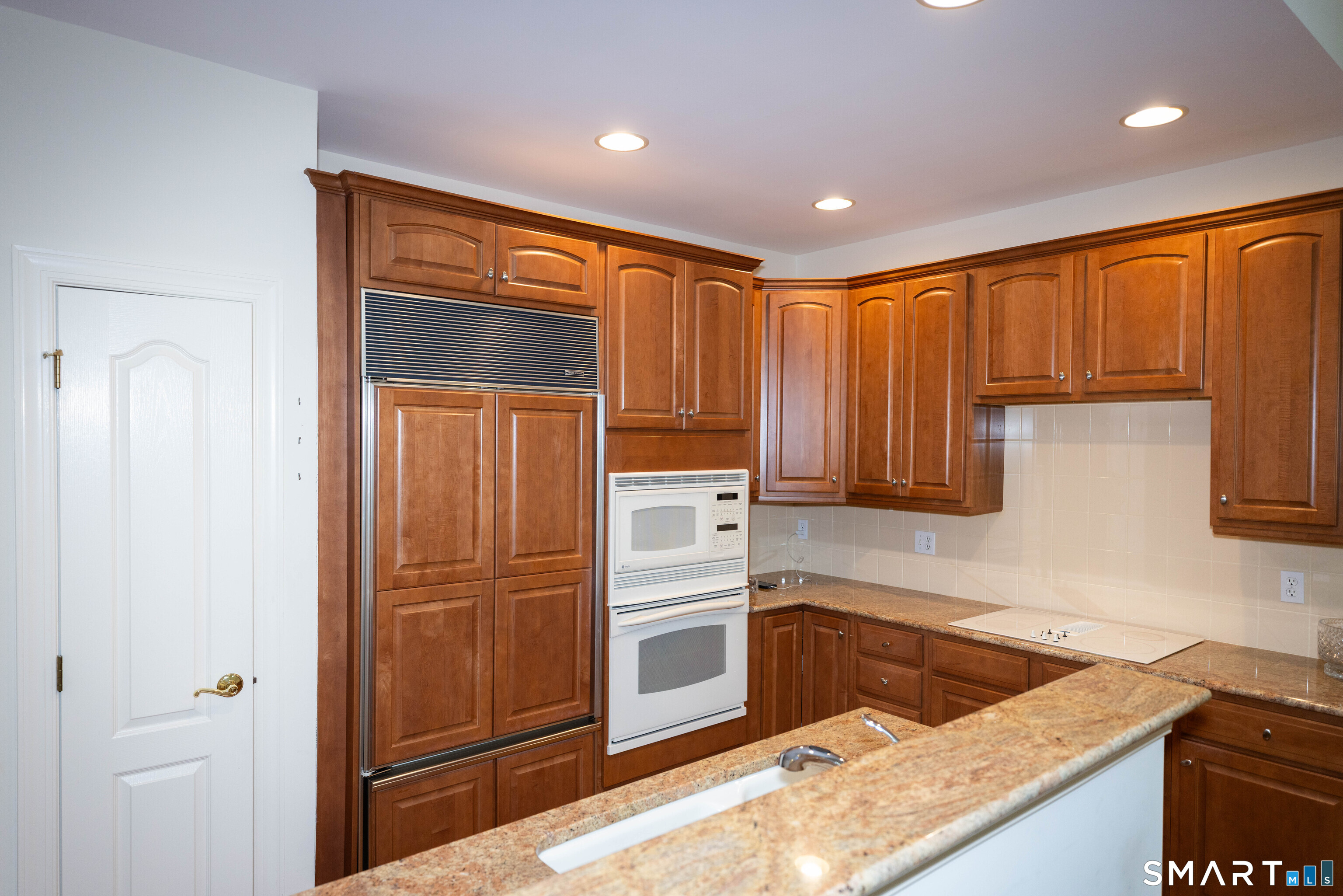 108 Imperial 108 Court Property Photo 10