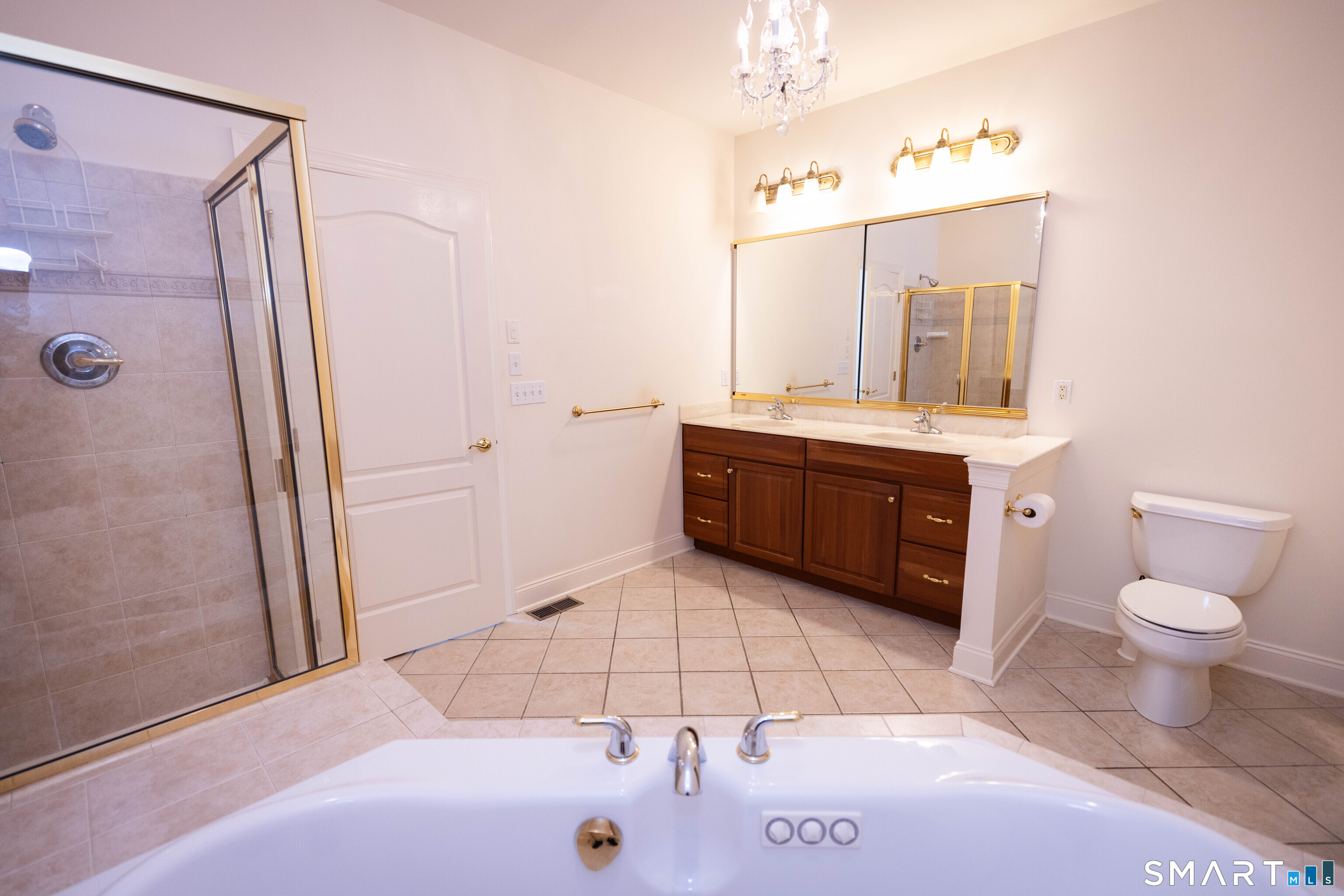 108 Imperial 108 Court Property Photo 13