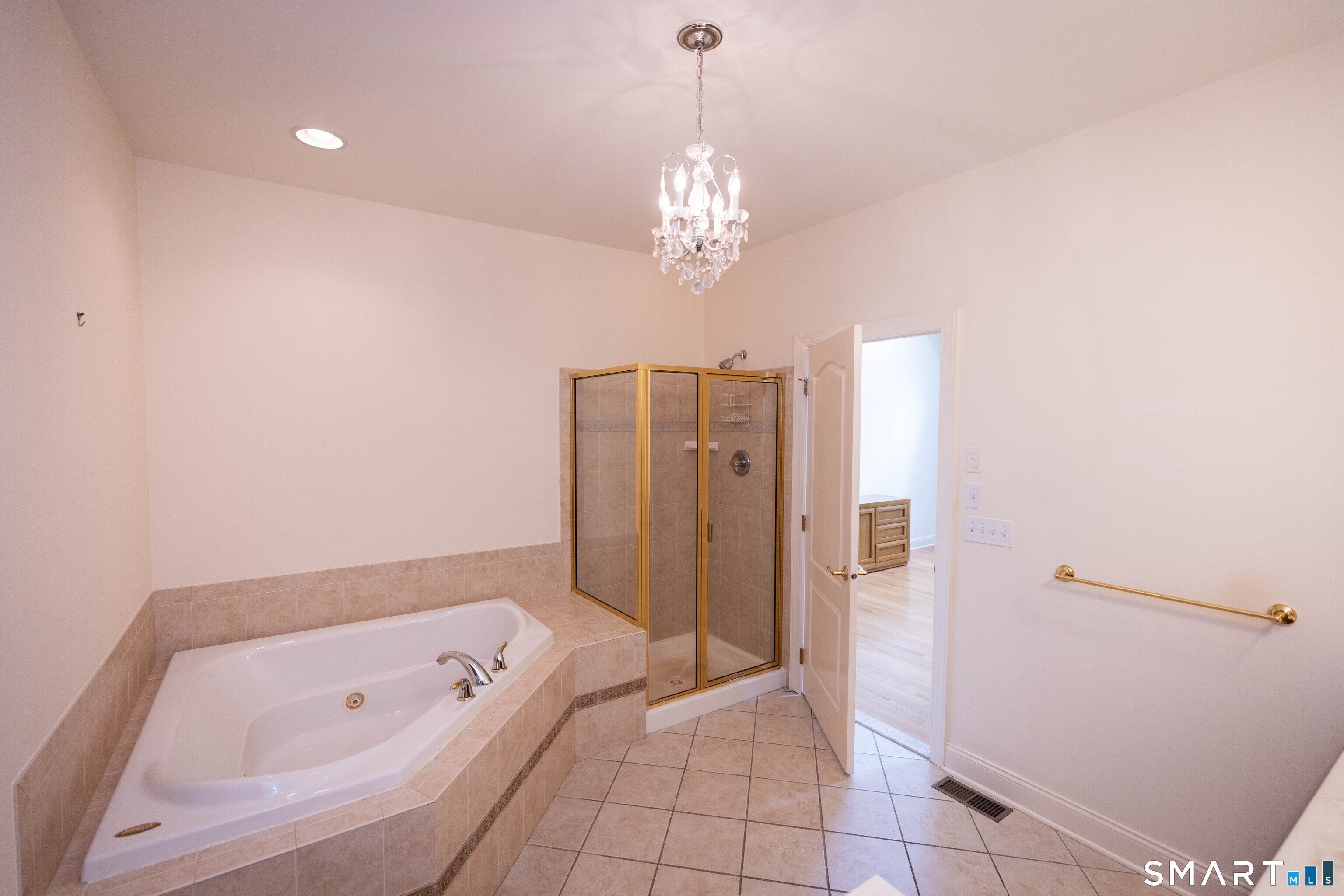 108 Imperial 108 Court Property Photo 15
