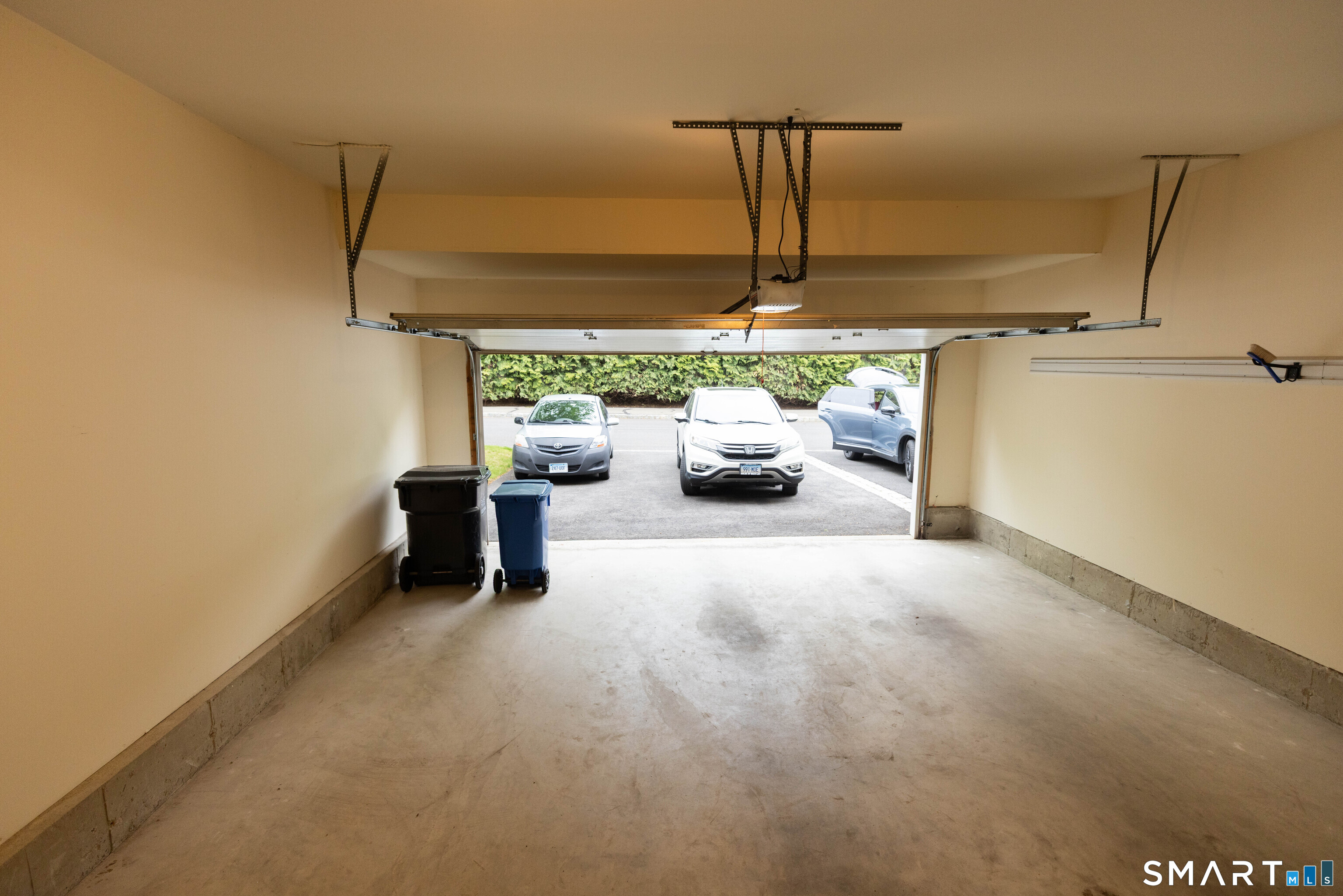 108 Imperial 108 Court Property Photo 16