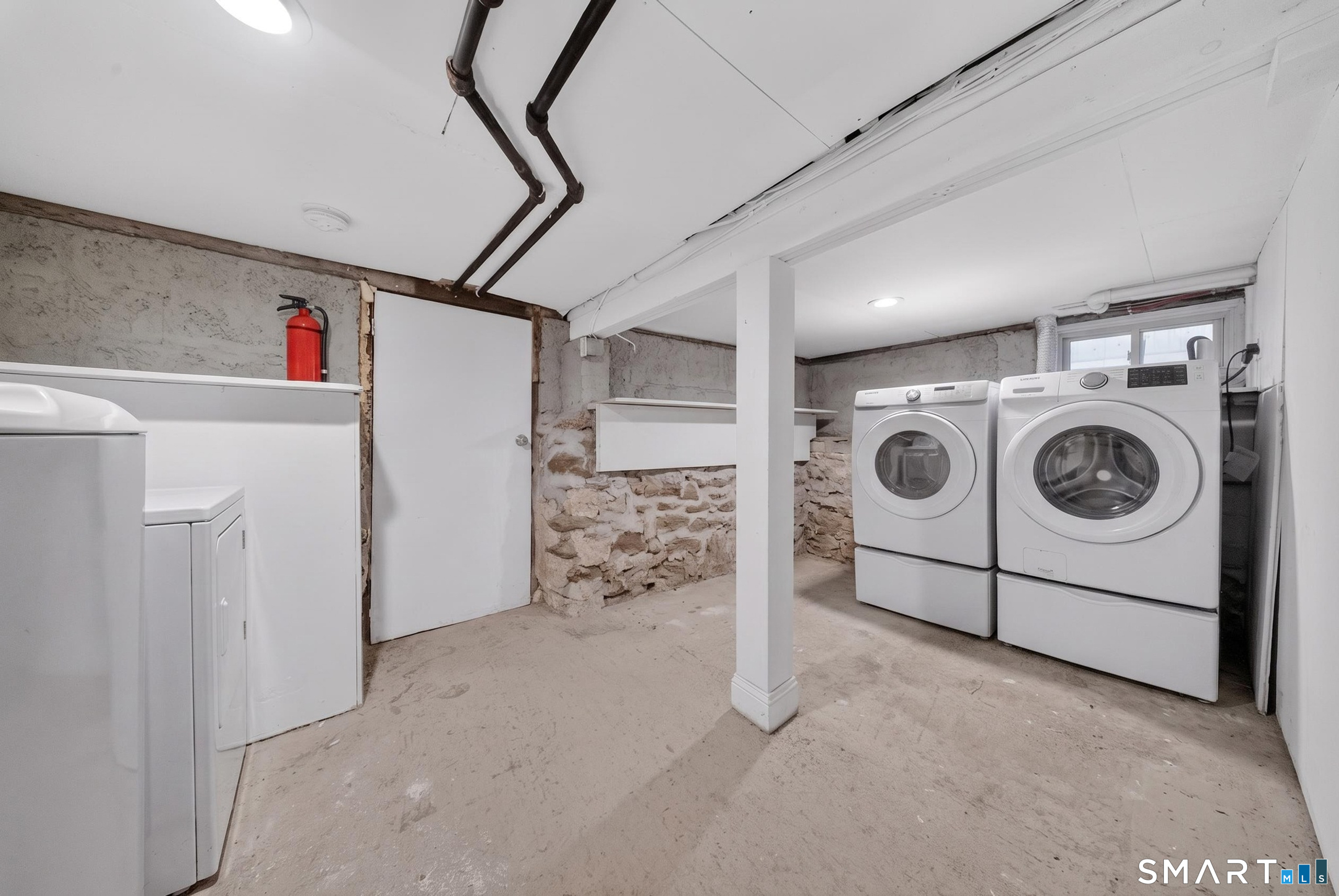 241 Old Stratfield Road Property Photo 34