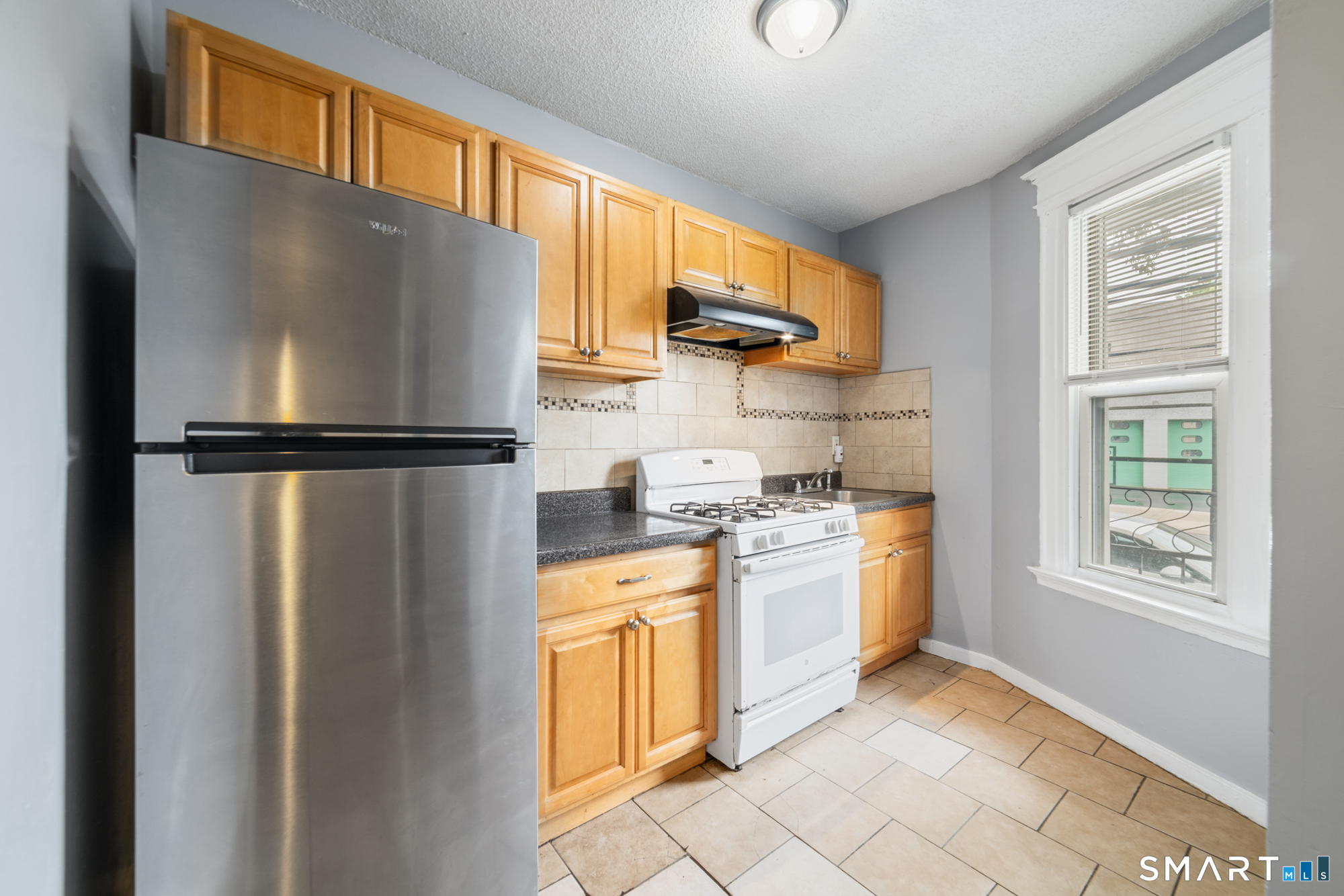 705 Dixwell 1r Avenue Property Photo 4