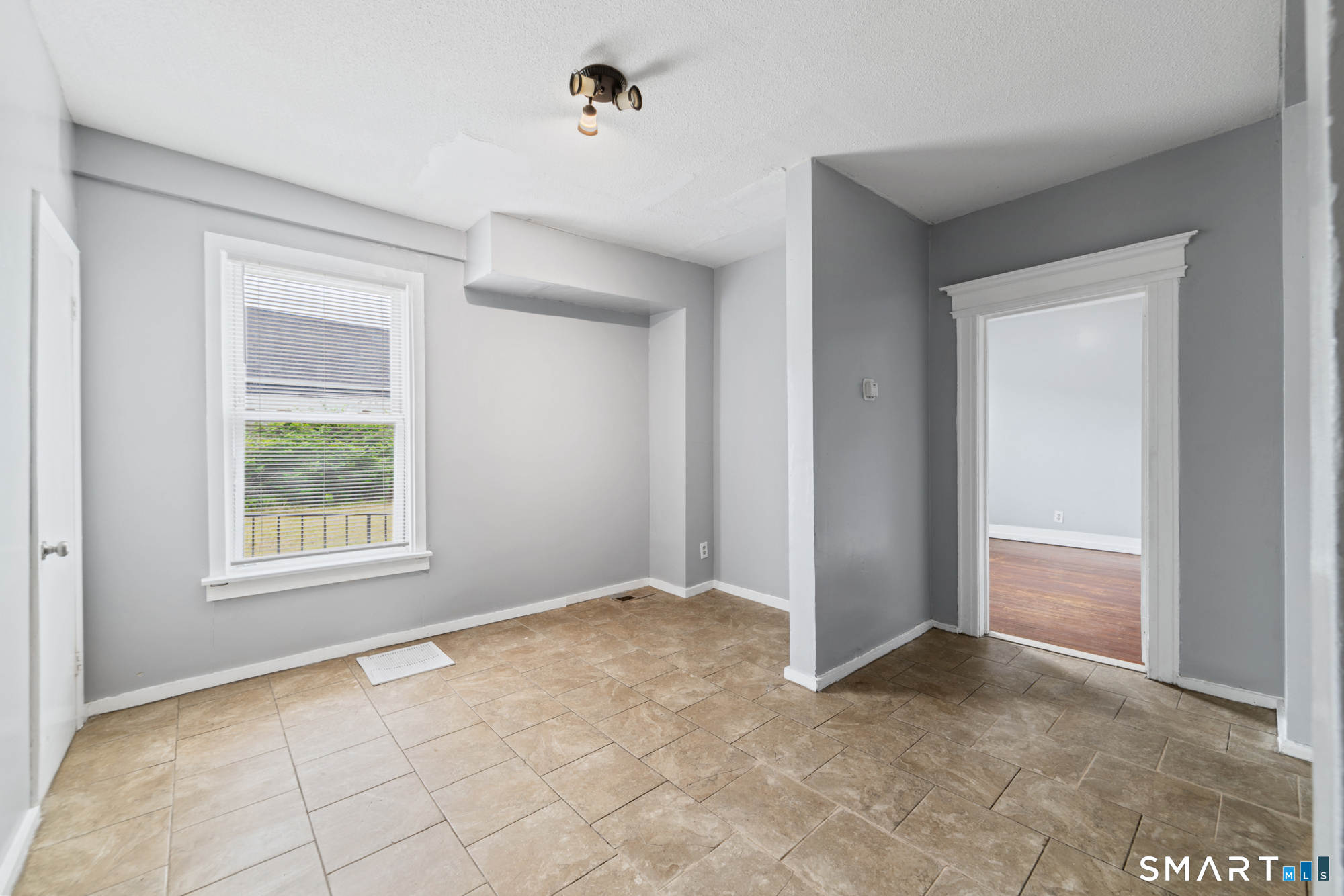 705 Dixwell 1r Avenue Property Photo 6