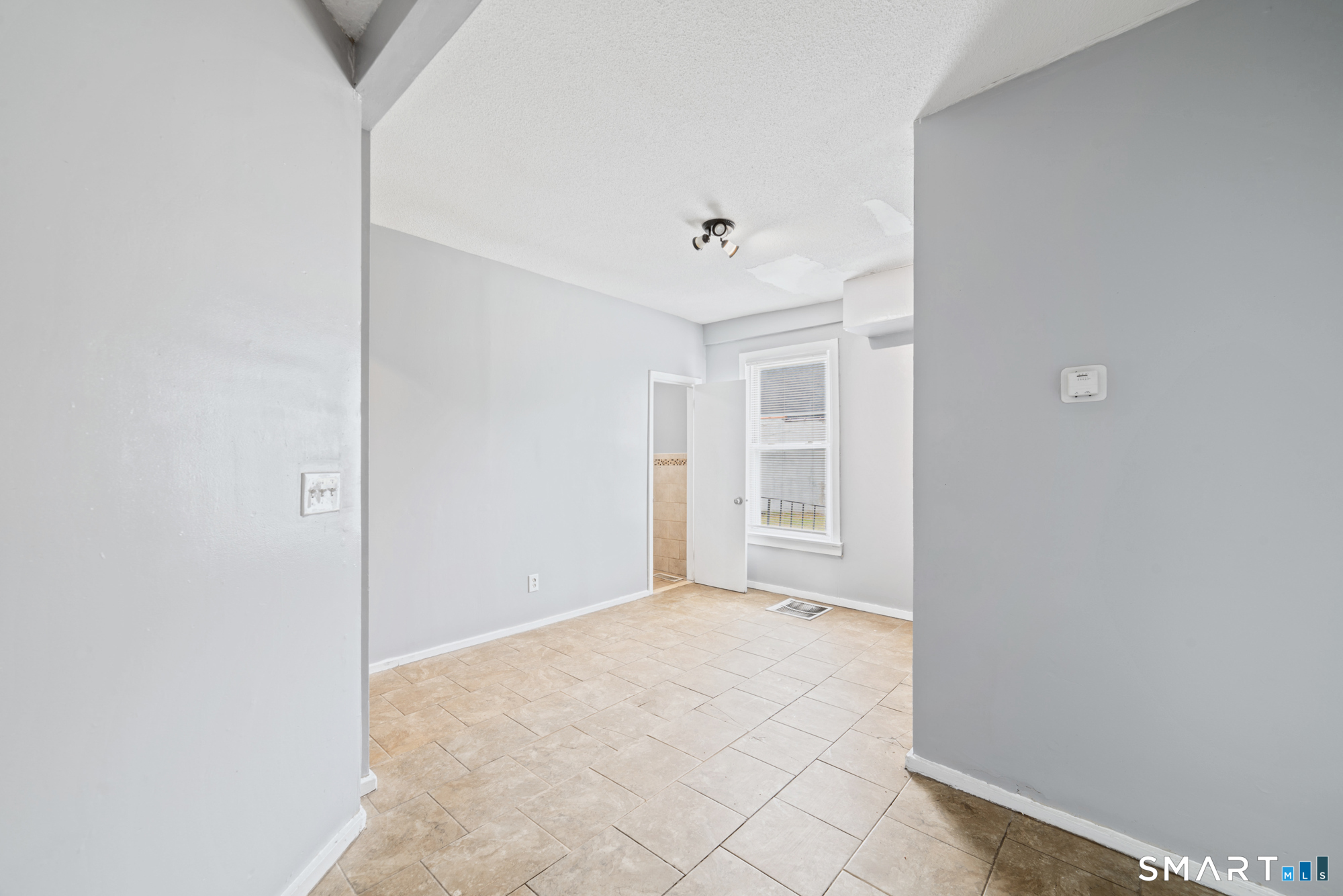 705 Dixwell 1r Avenue Property Photo 9