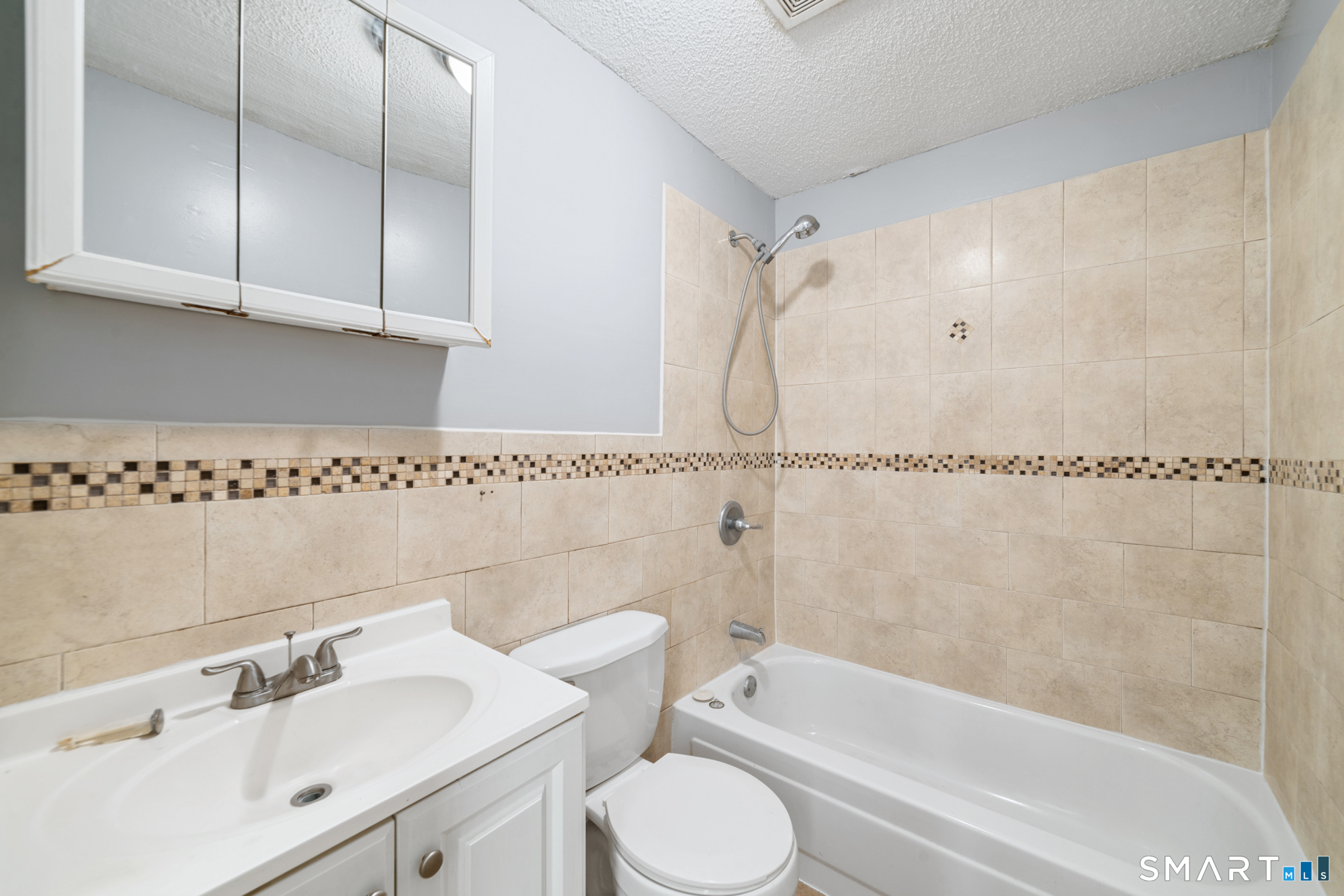 705 Dixwell 1r Avenue Property Photo 10