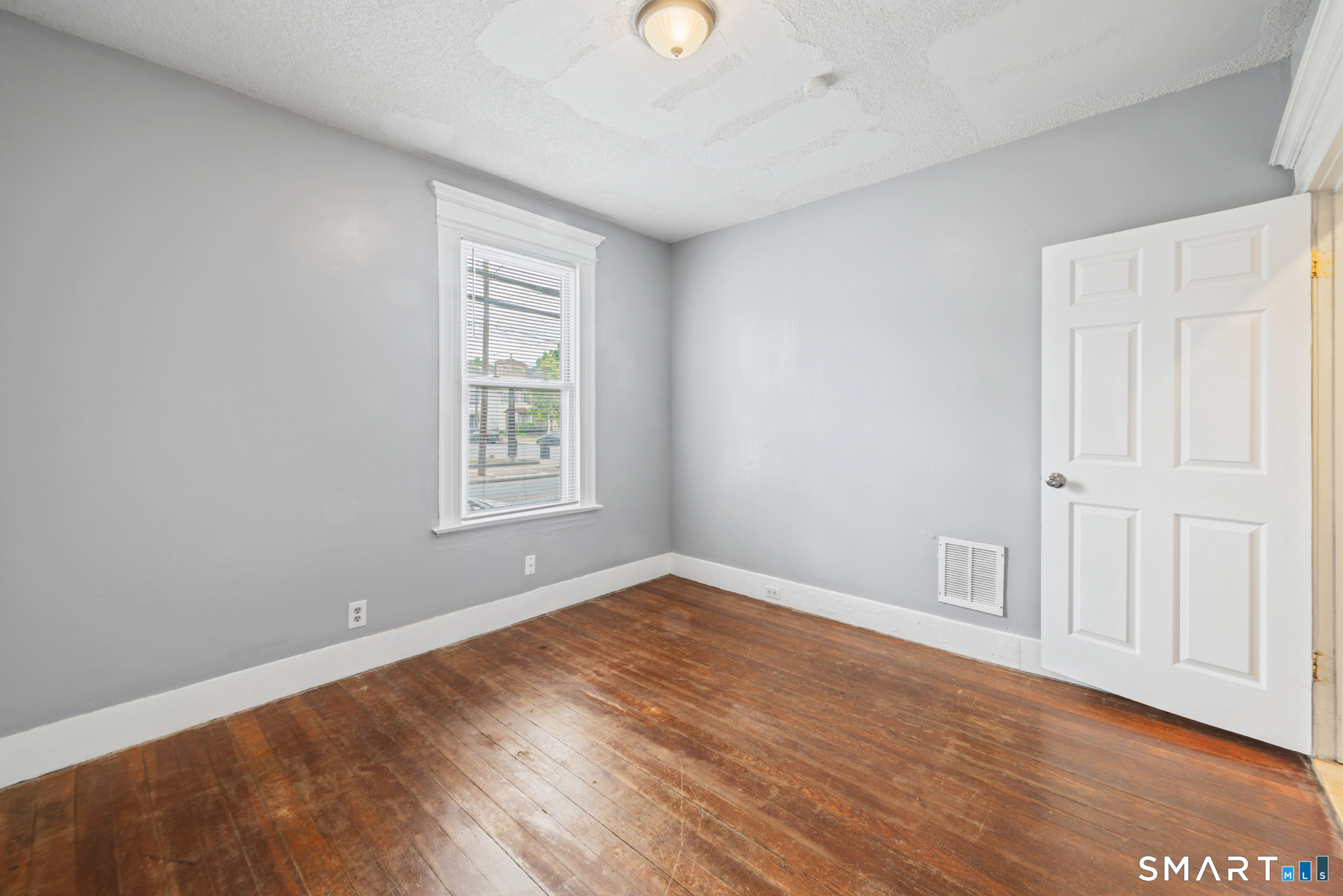 705 Dixwell 1r Avenue Property Photo 18