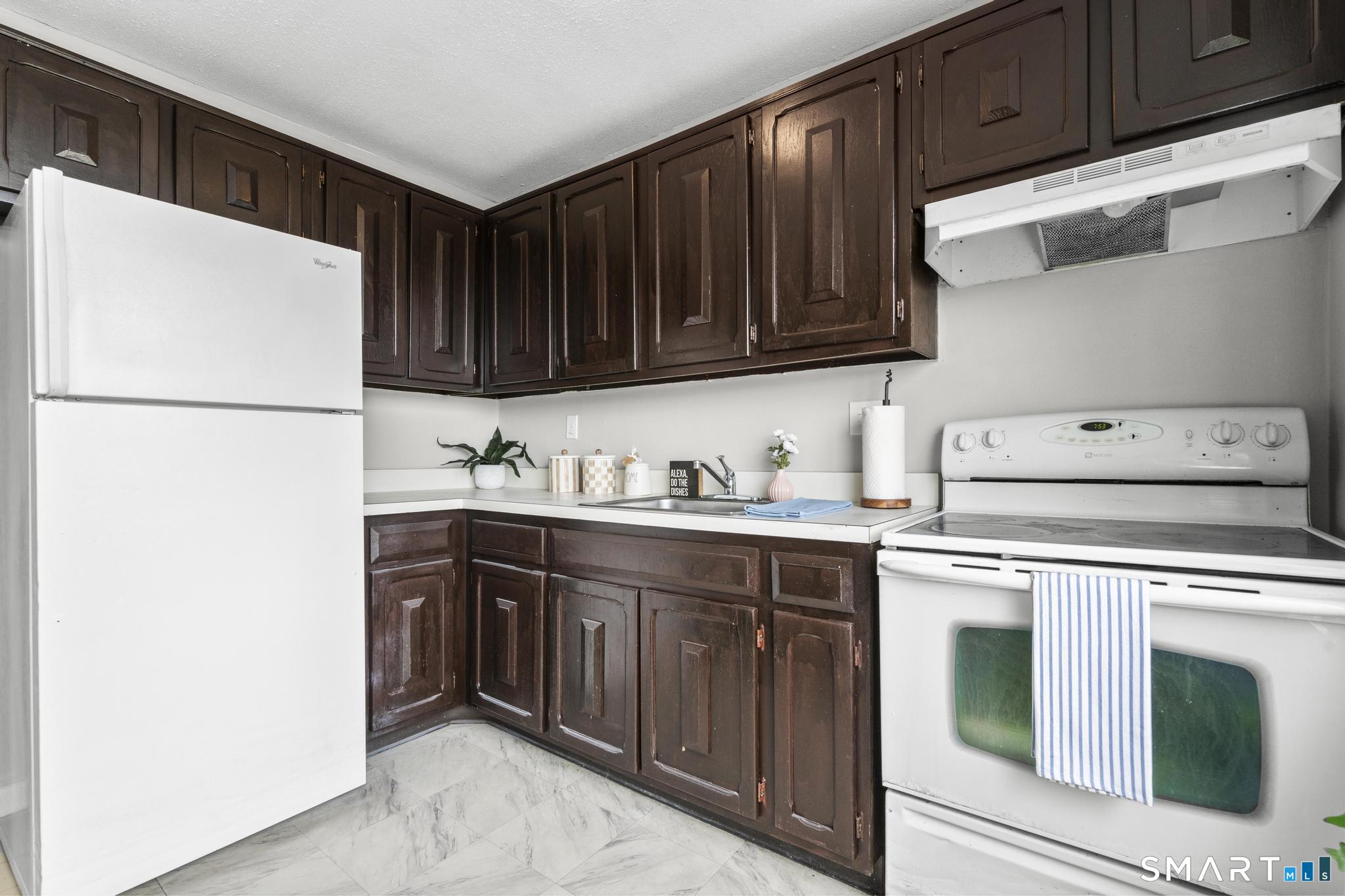 755 Wethersfield C13 Avenue Property Photo 9