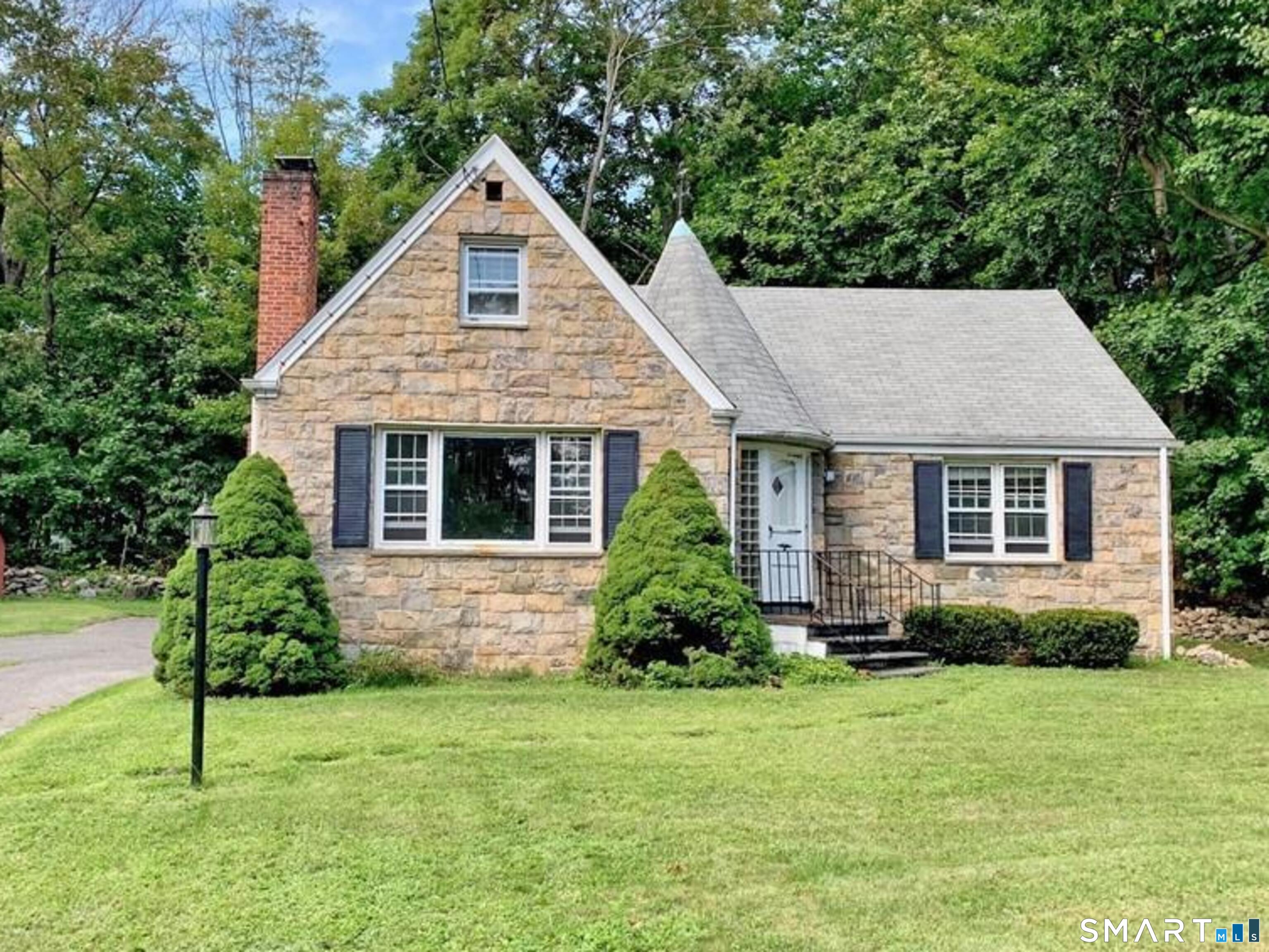 2727 Boston Post Road Property Photo 1
