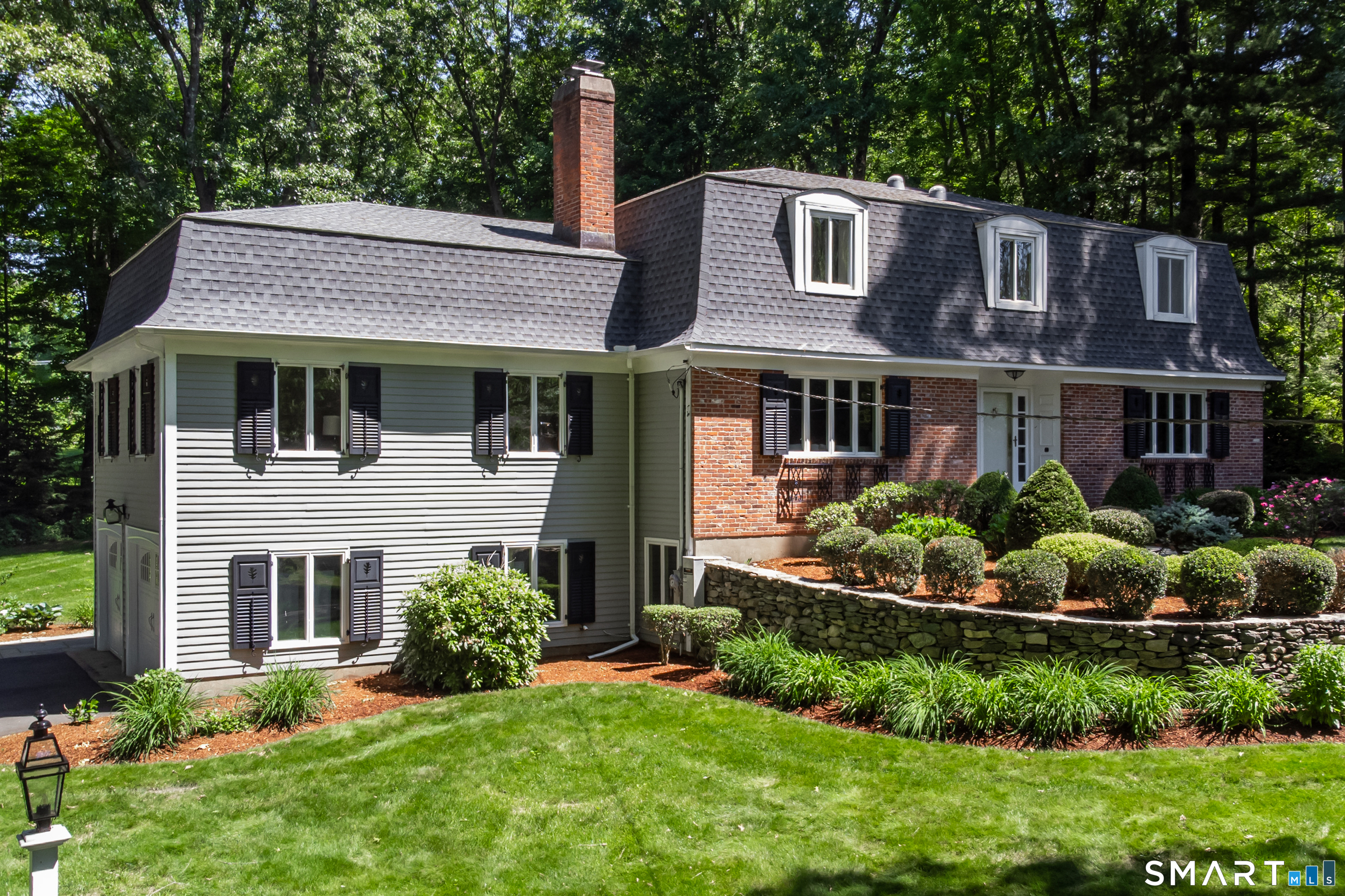 400 Beacon Hill Drive Property Photo 1