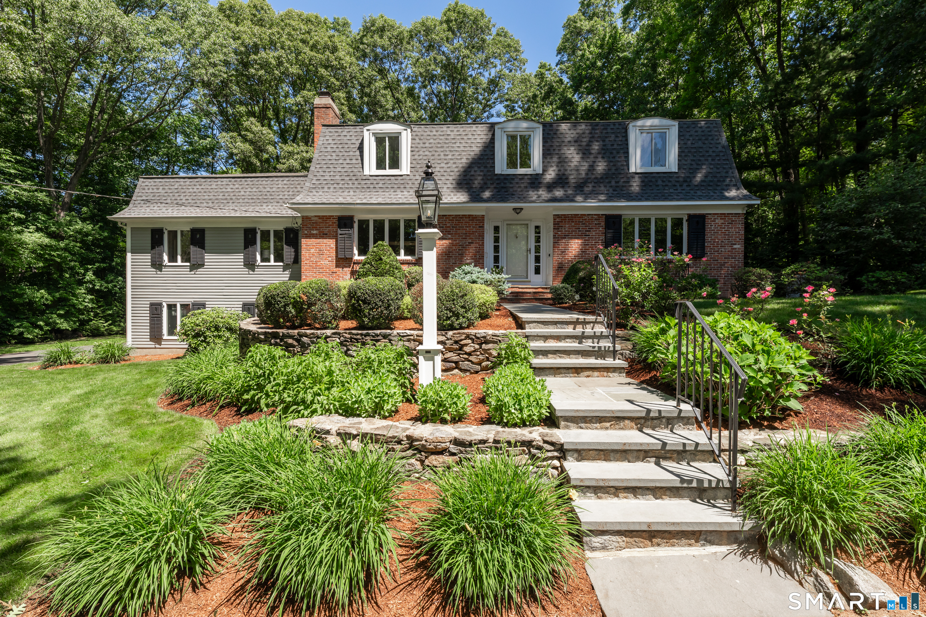 400 Beacon Hill Drive Property Photo 2