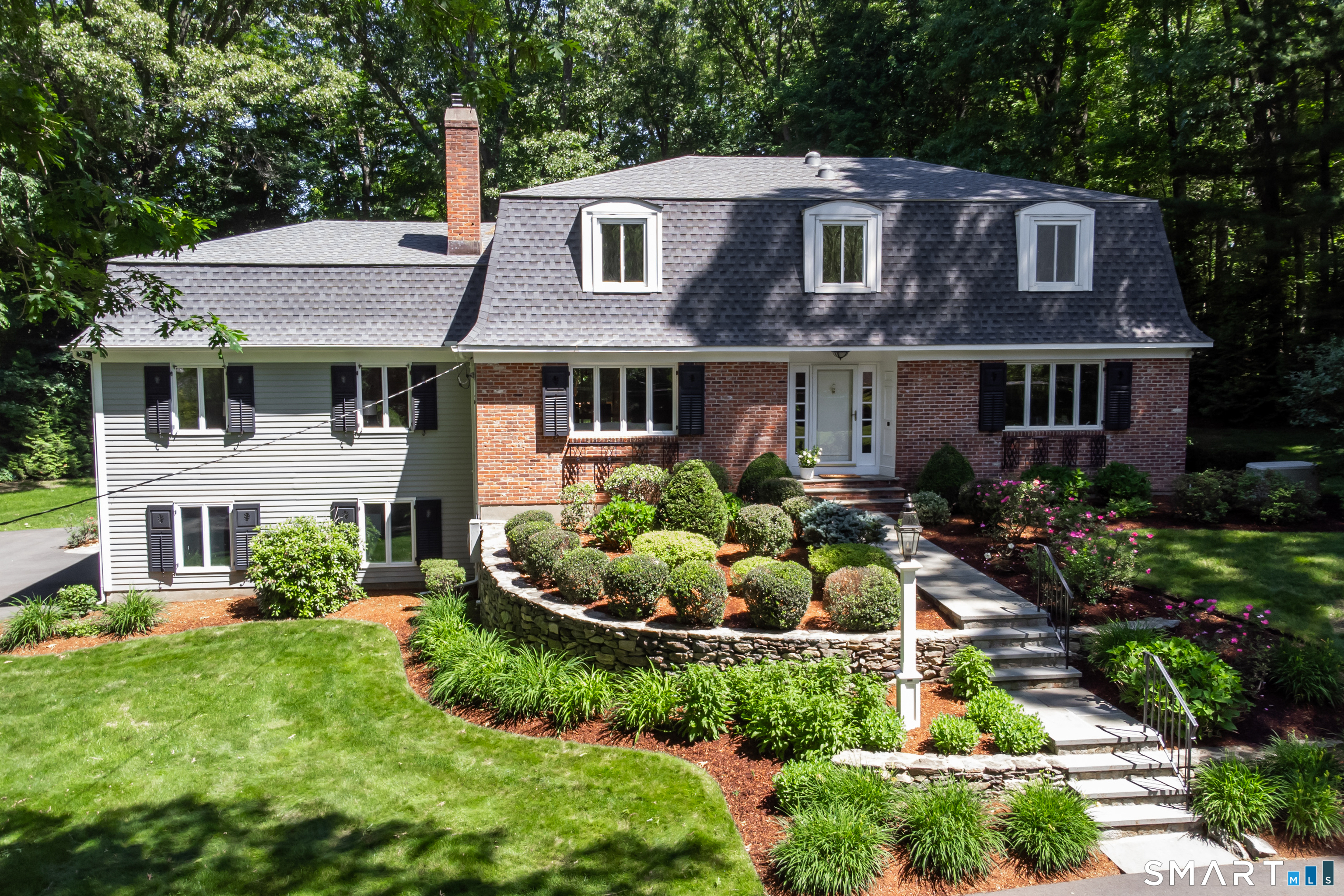 400 Beacon Hill Drive Property Photo 3