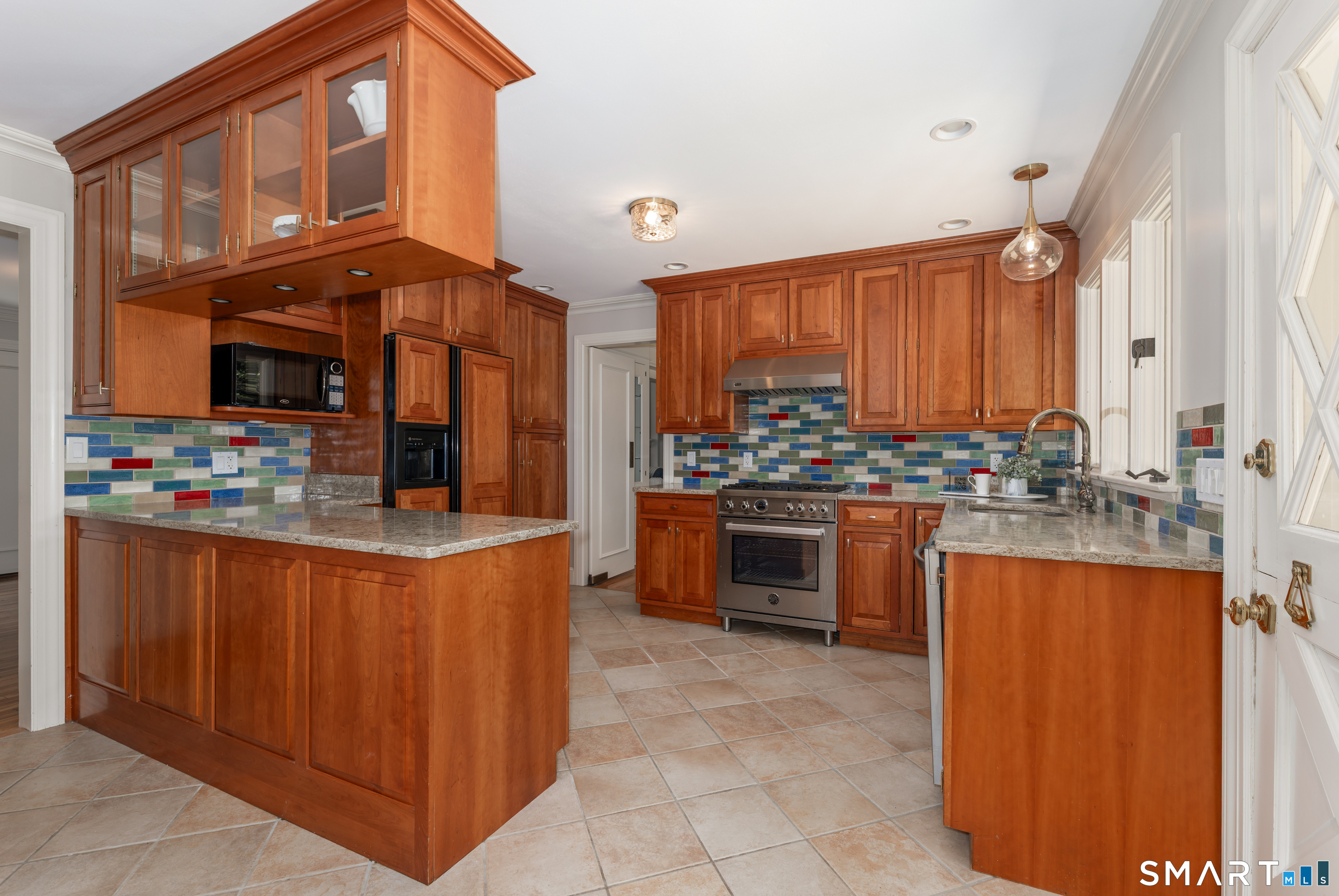 400 Beacon Hill Drive Property Photo 10