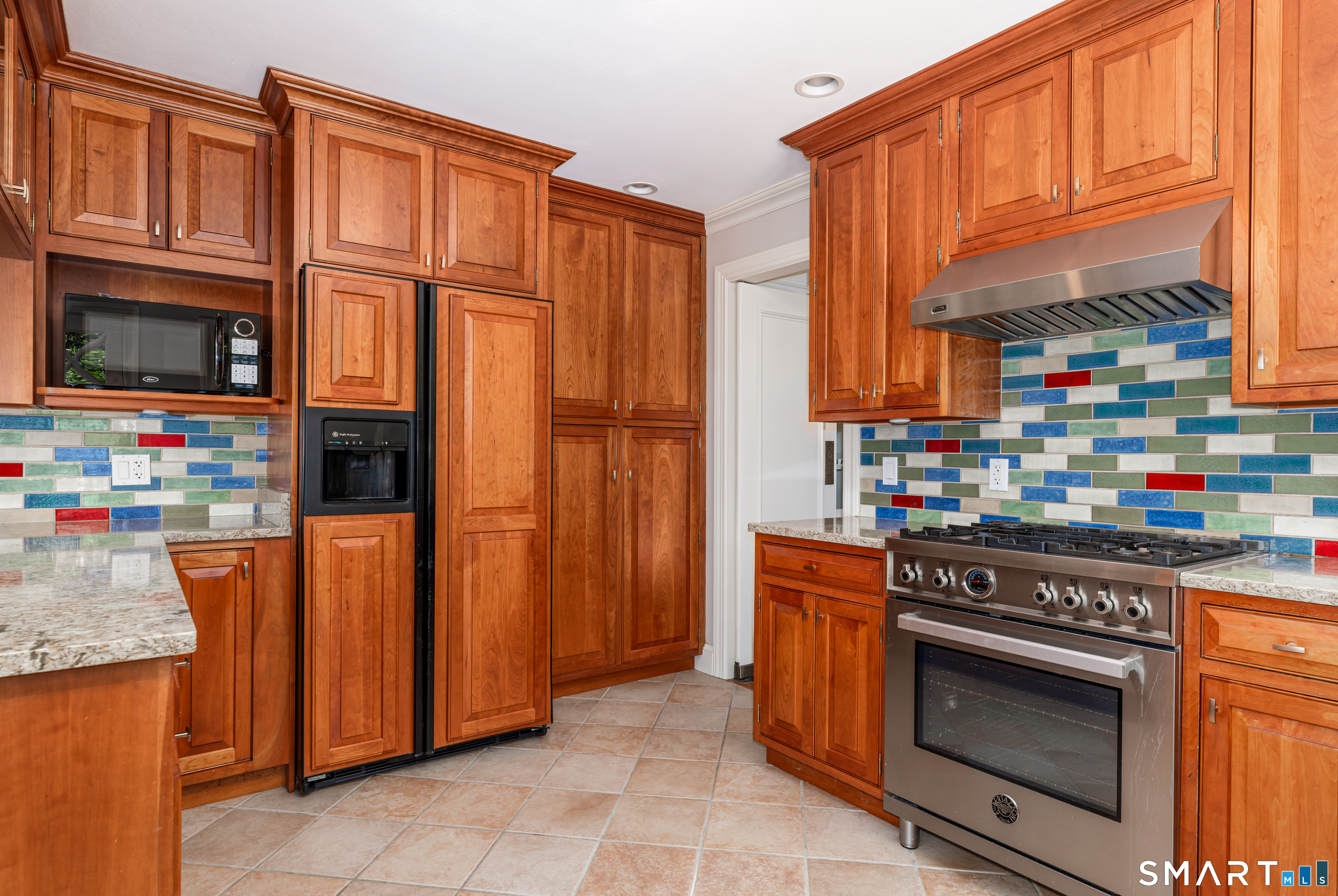 400 Beacon Hill Drive Property Photo 11