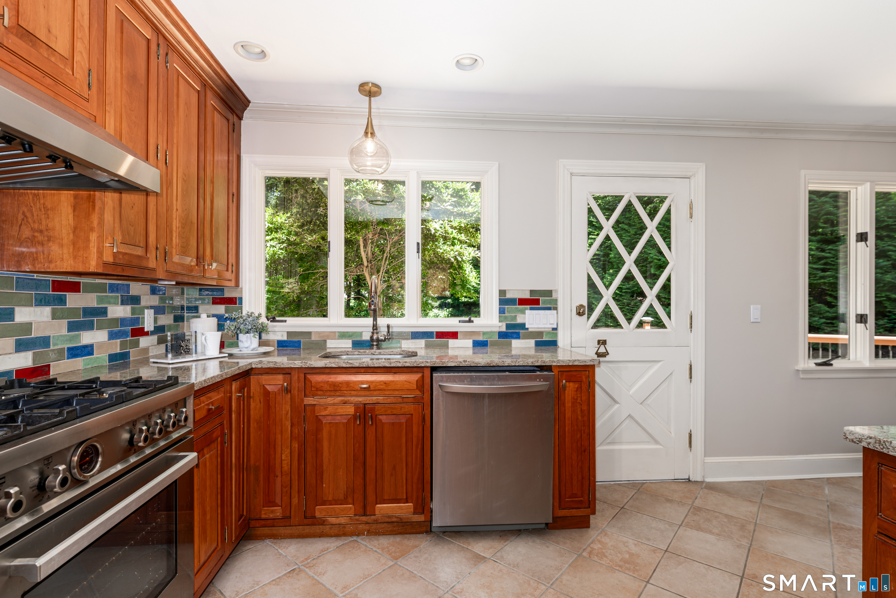 400 Beacon Hill Drive Property Photo 12