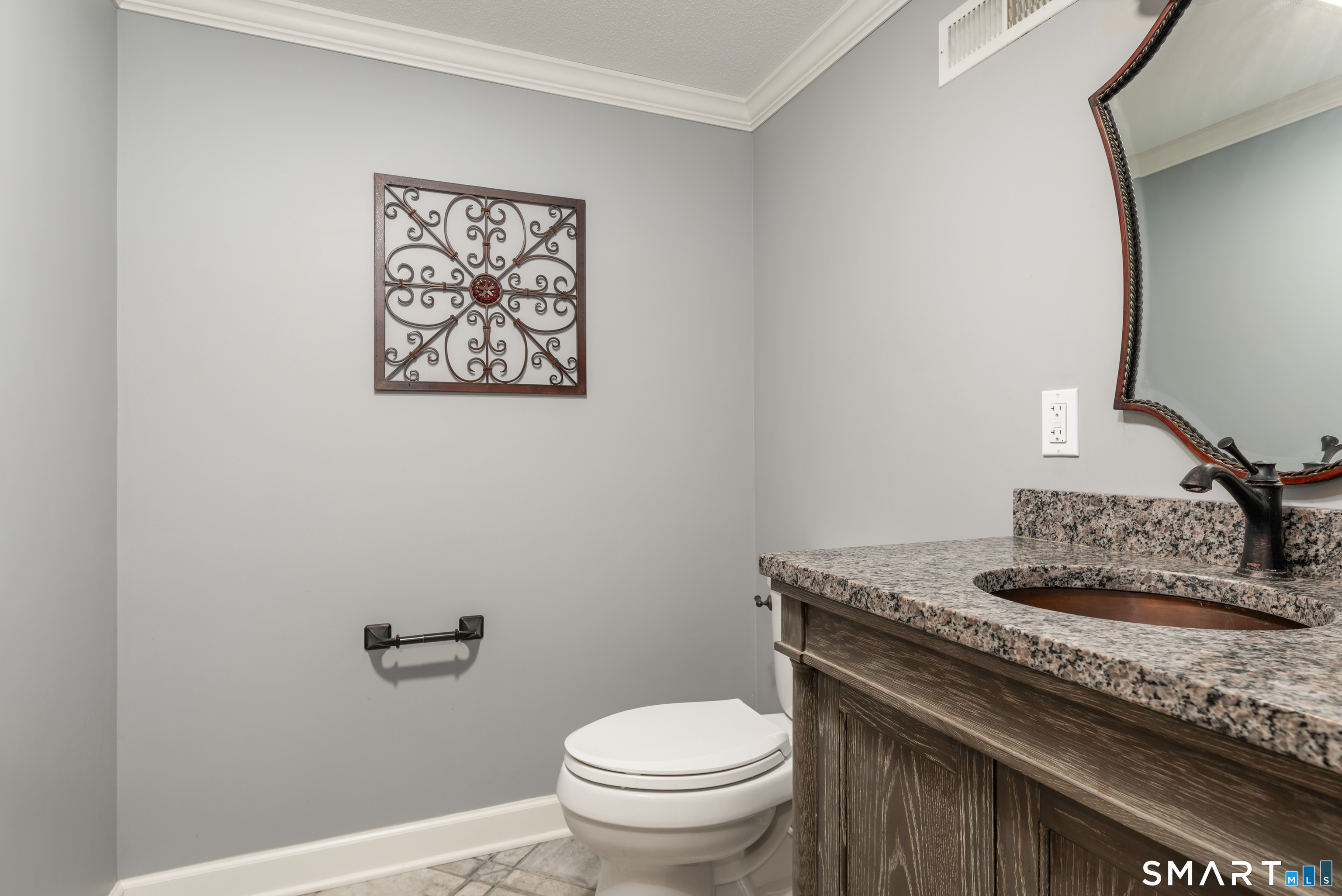 400 Beacon Hill Drive Property Photo 31