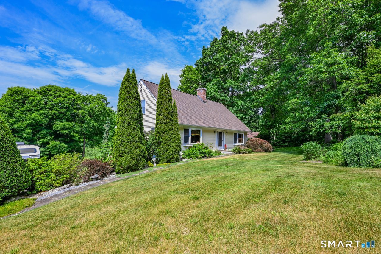 494 Nonnewaug Road Property Photo 2