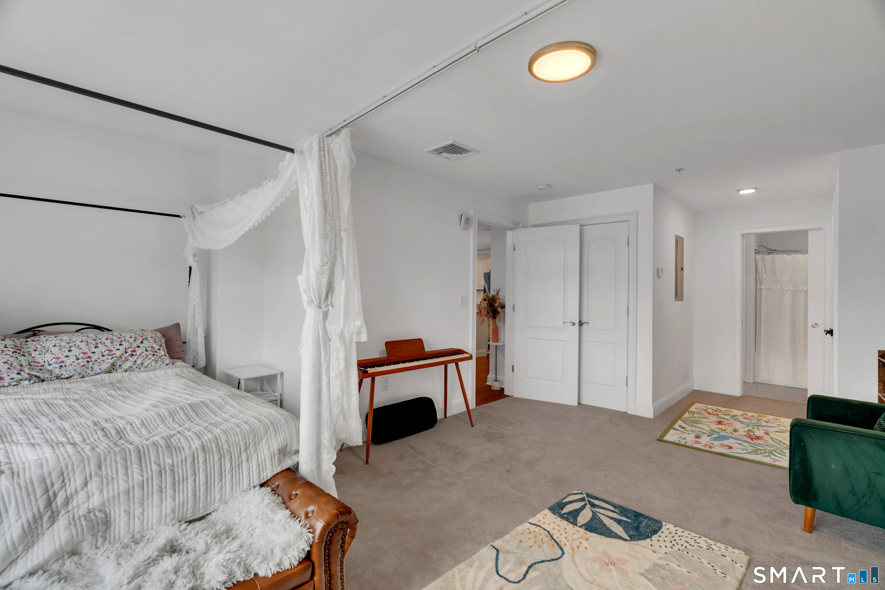 461 Bank 706 Street Property Photo 18