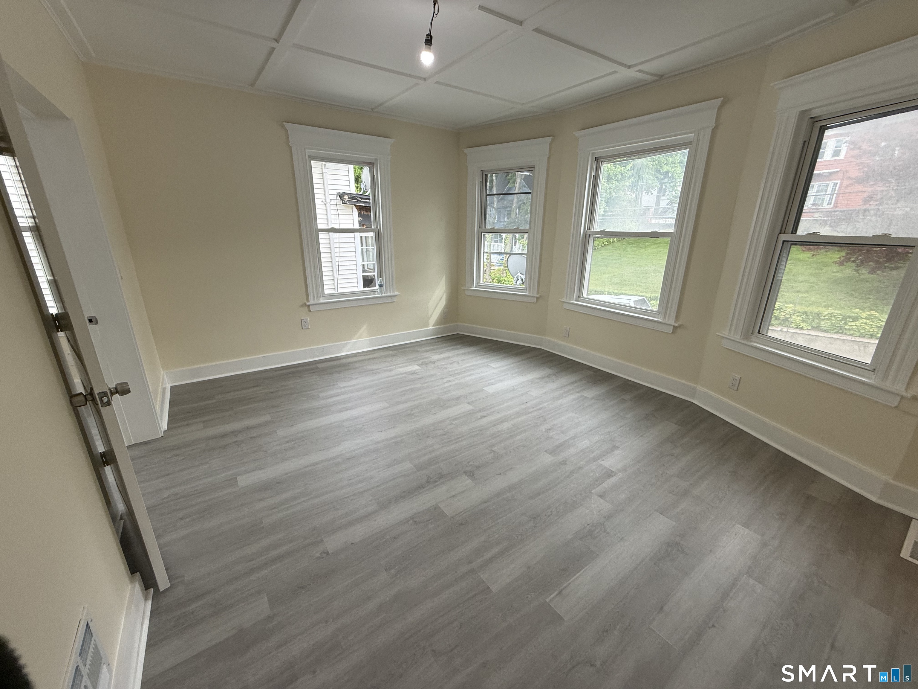82 Bunker Hill 3 Avenue Property Photo 4