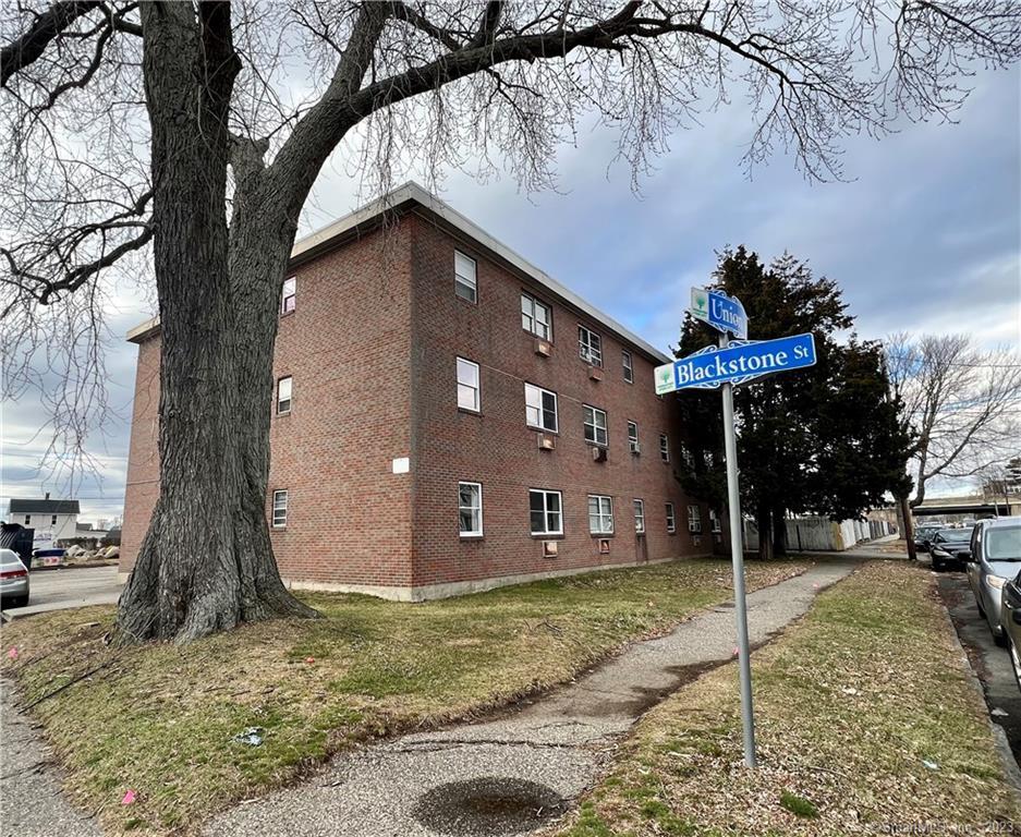 85-87 Union C7 Avenue Property Photo 1