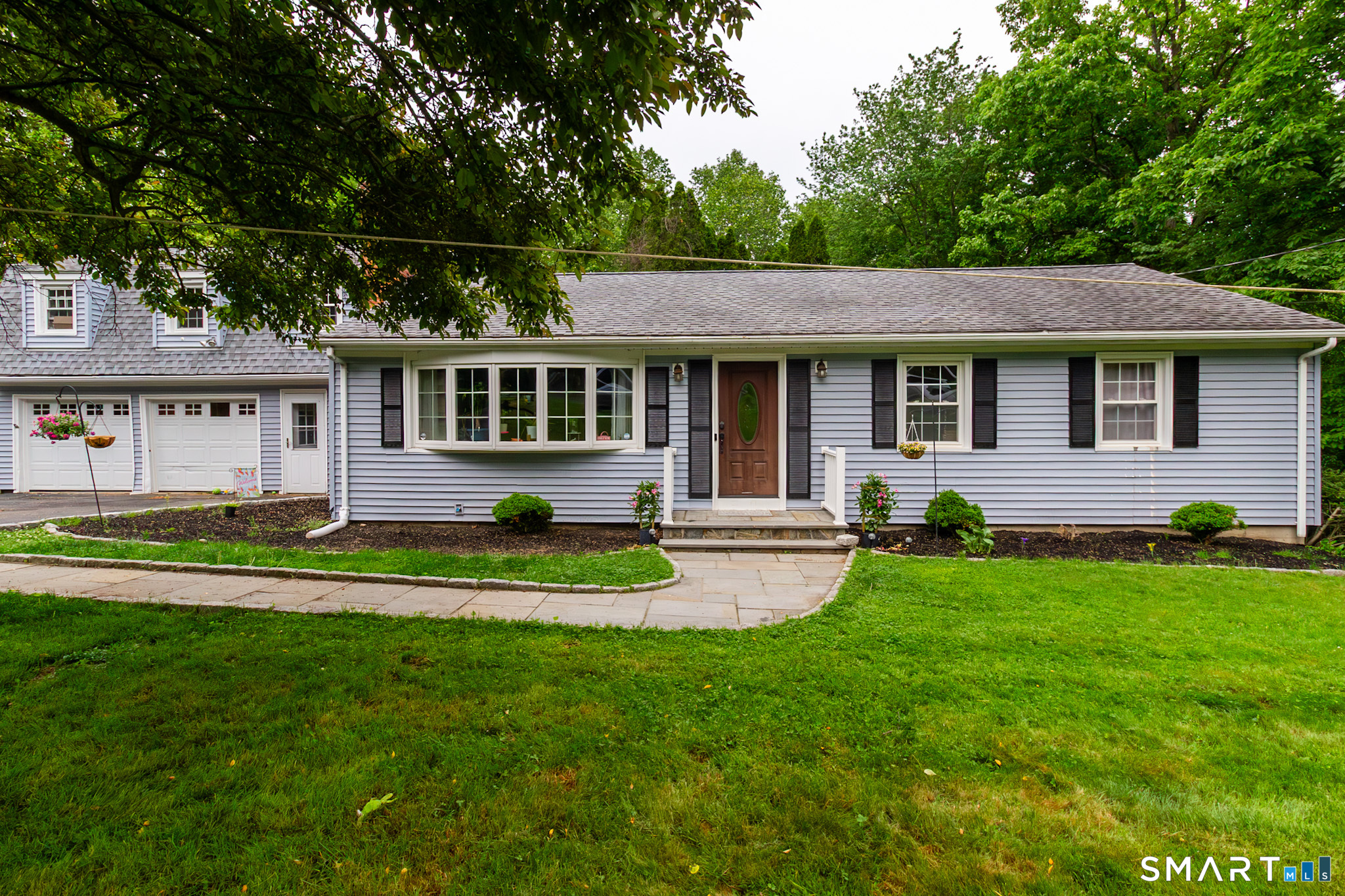 23 Great Neck Road Property Photo 1