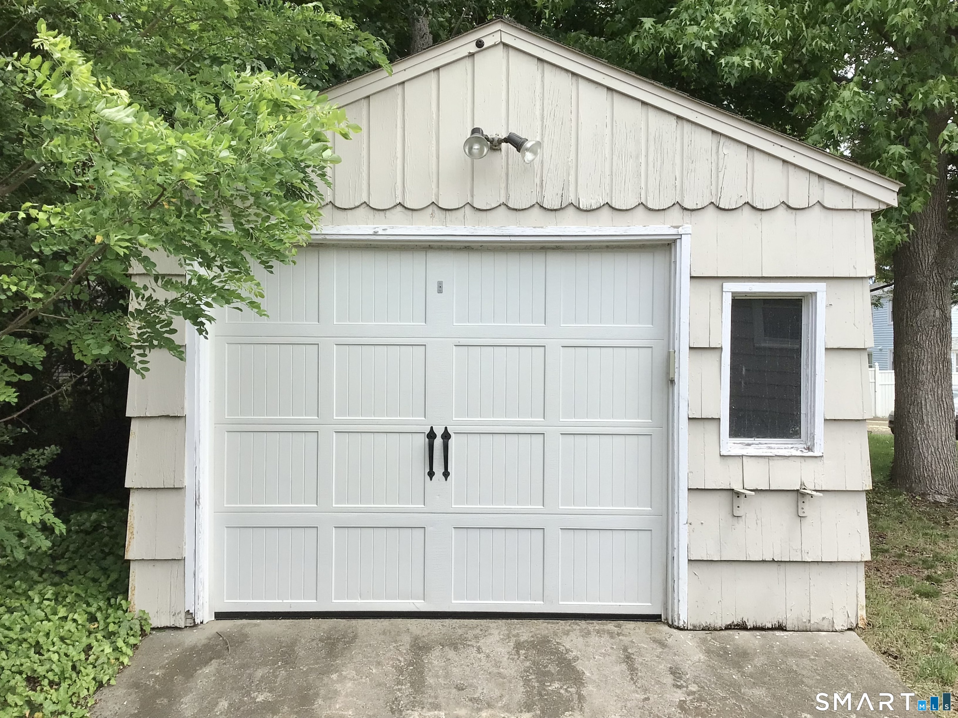 28 Thayer Road Property Photo 4