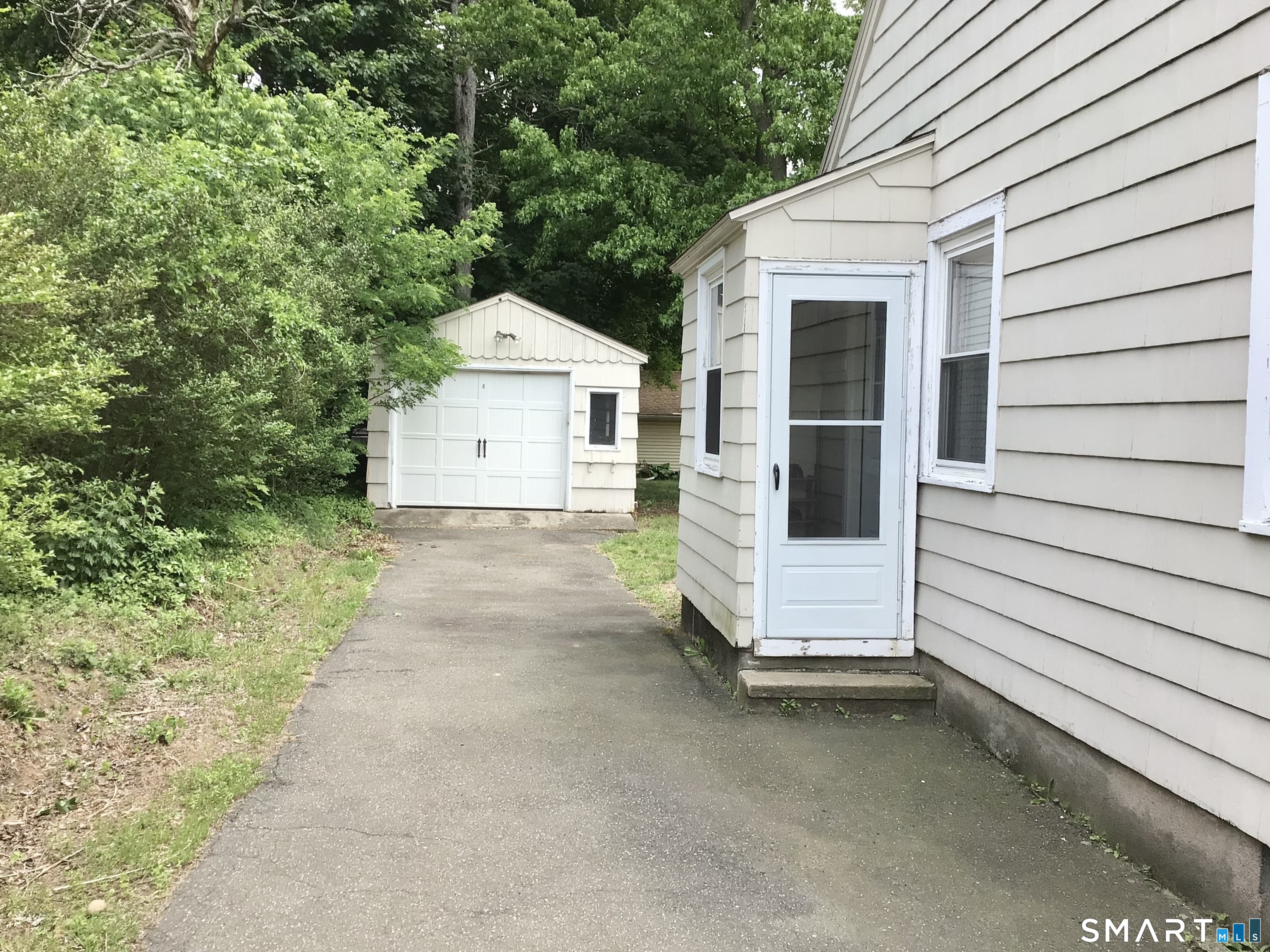 28 Thayer Road Property Photo 5
