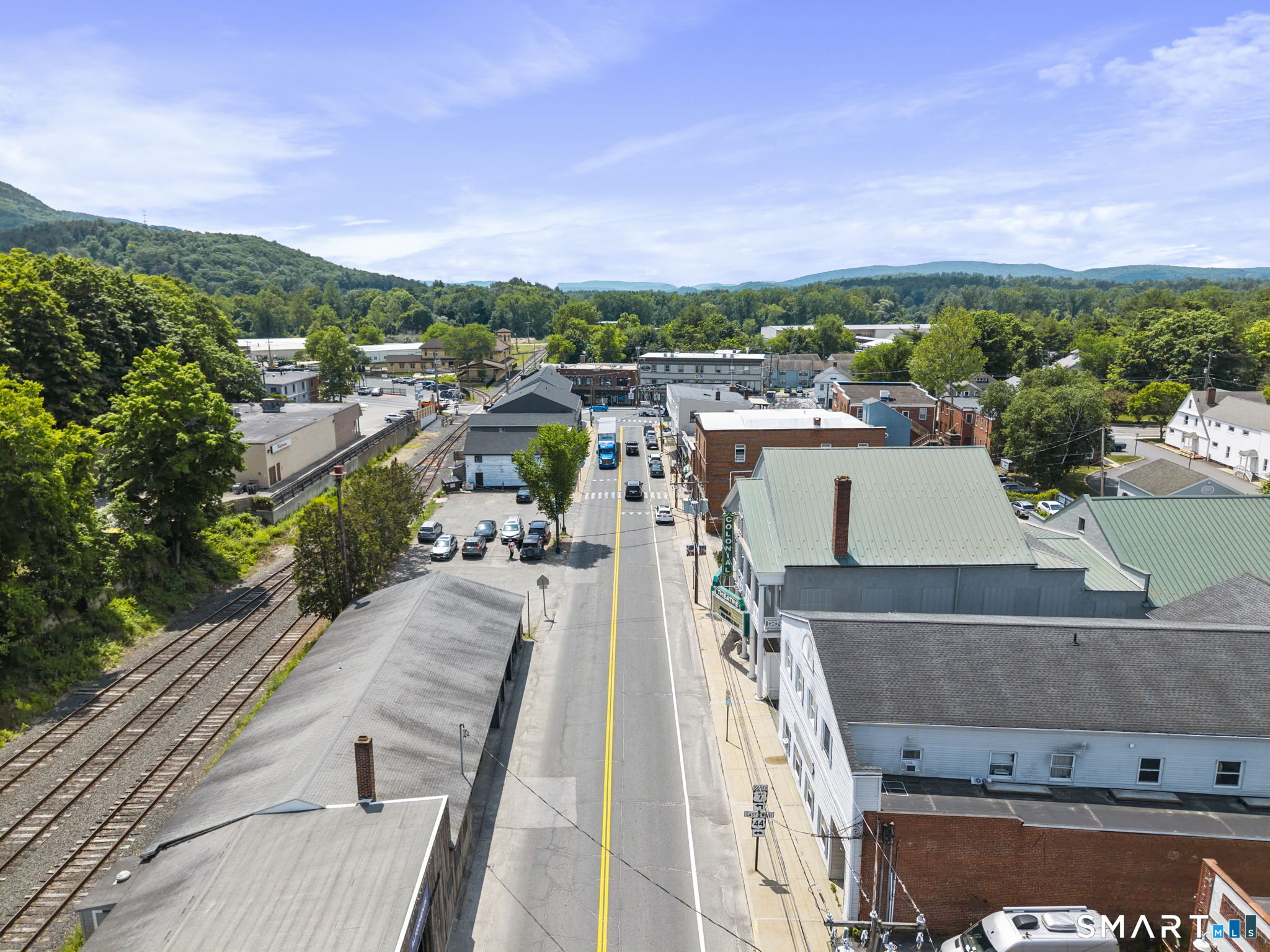 27 Railroad Street Property Photo 39