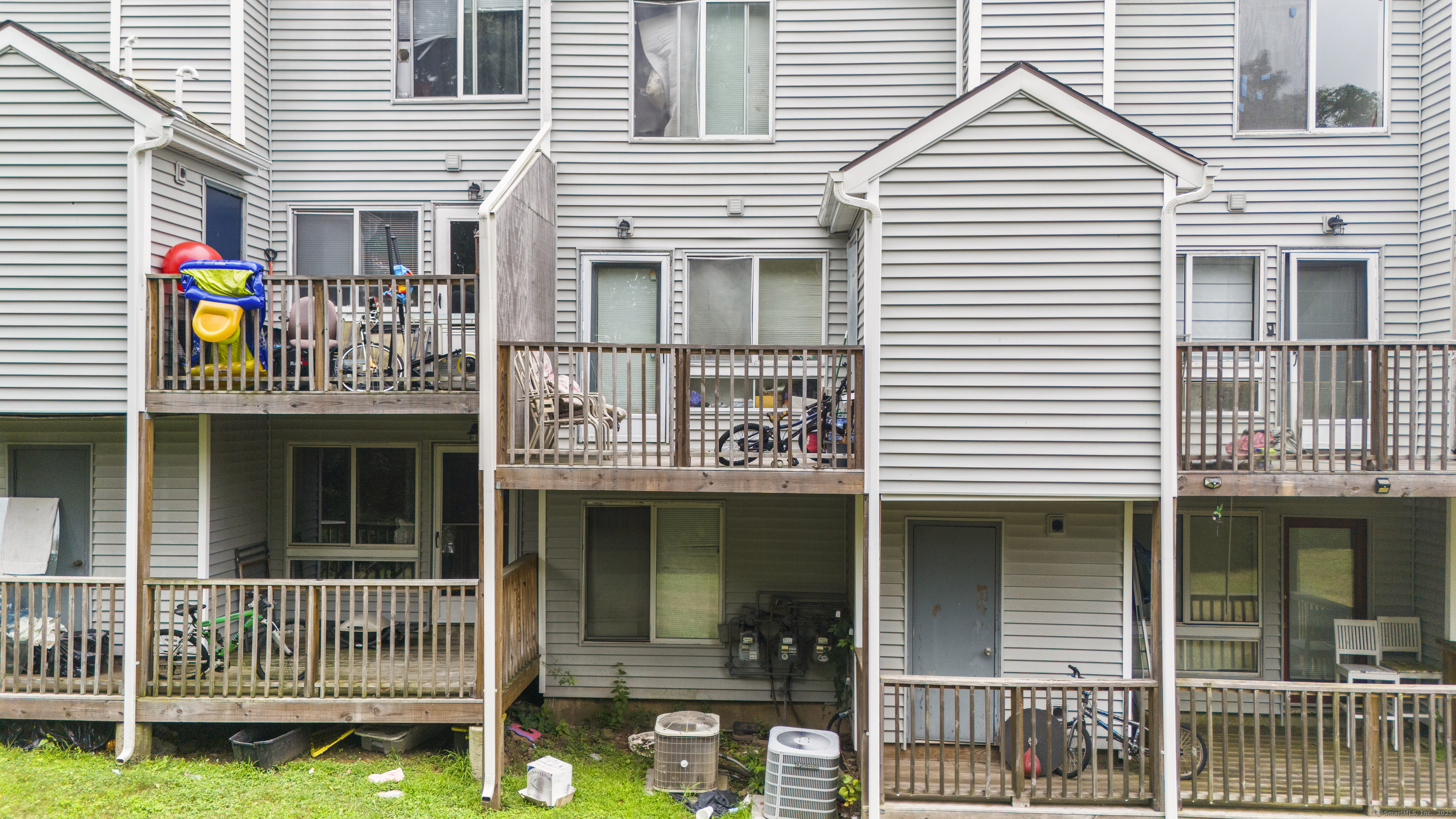 1423 Quinnipiac 108 Avenue Property Photo 2