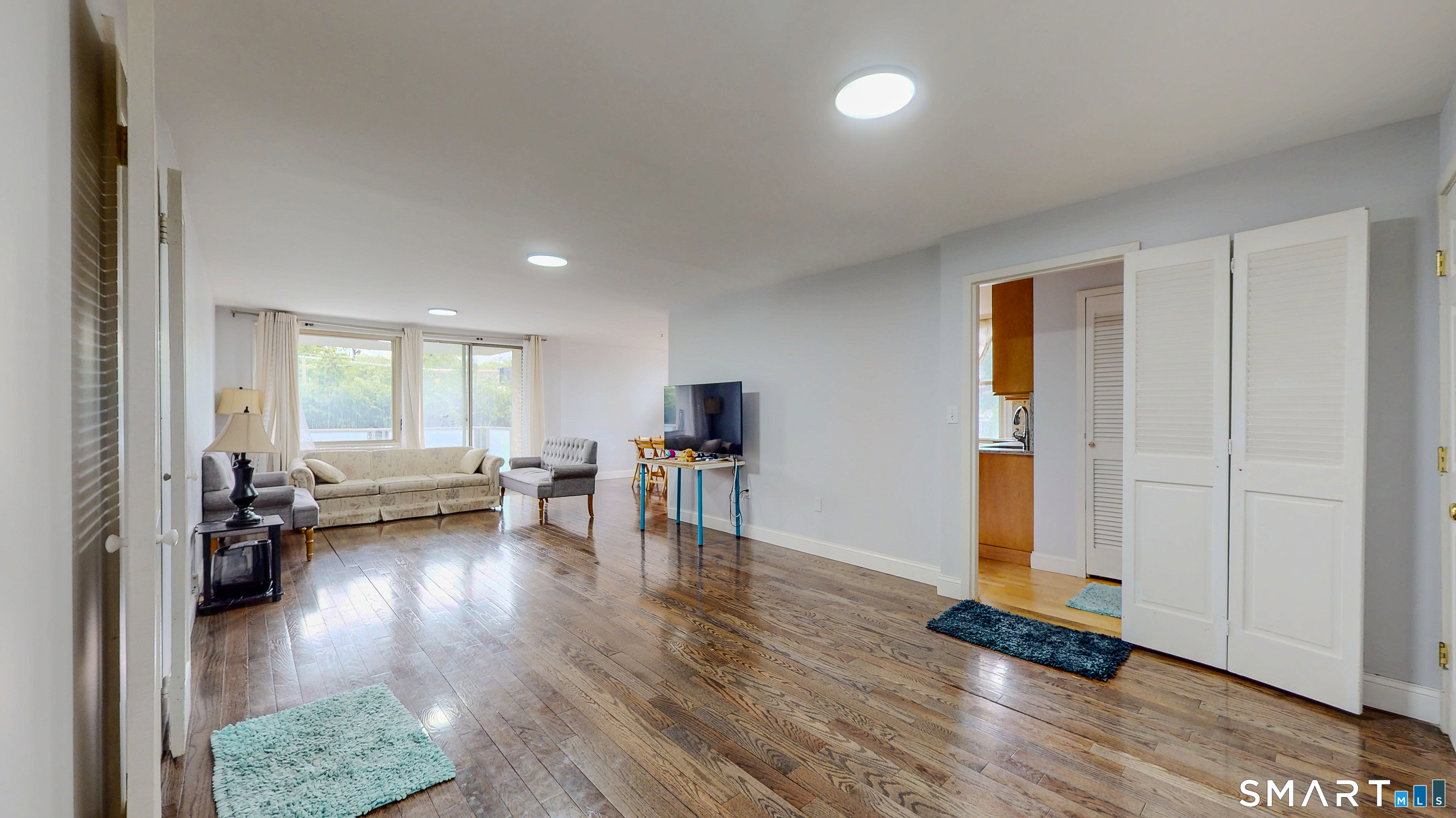 1 Strawberry Hill 1h Court Property Photo 1