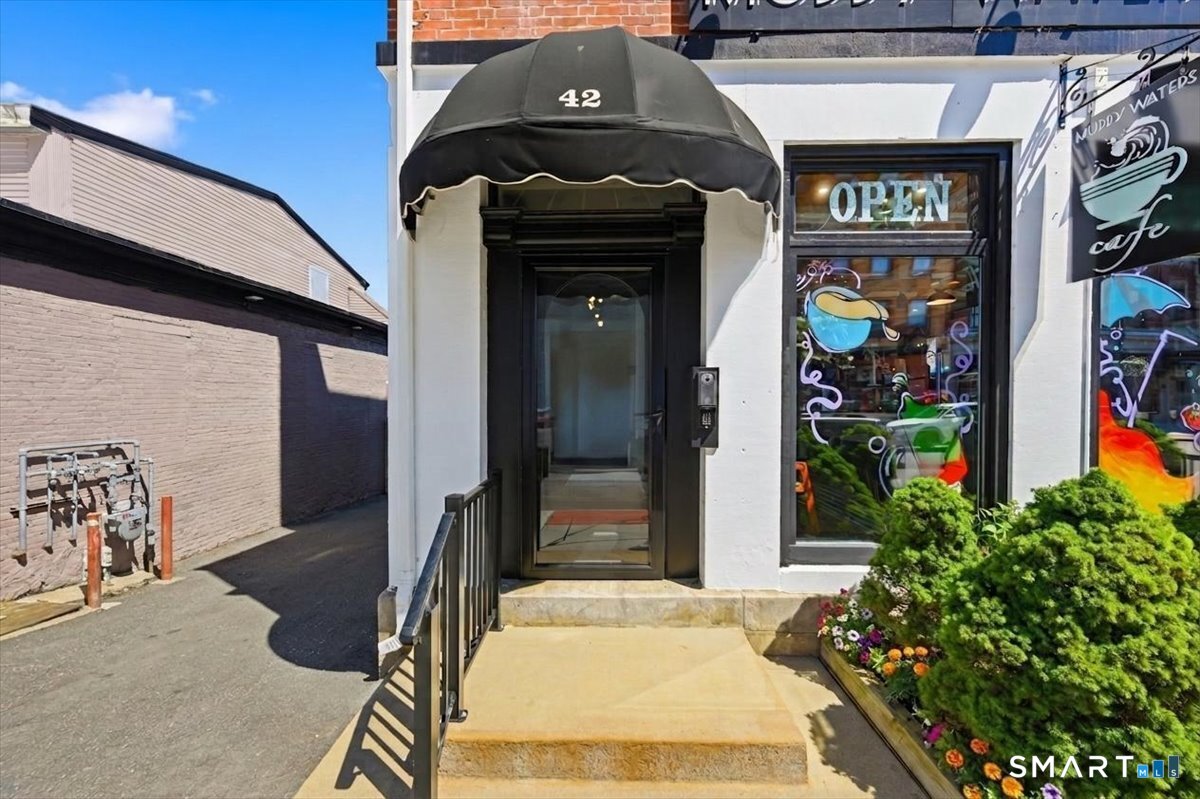40 Bank Street Property Photo 1