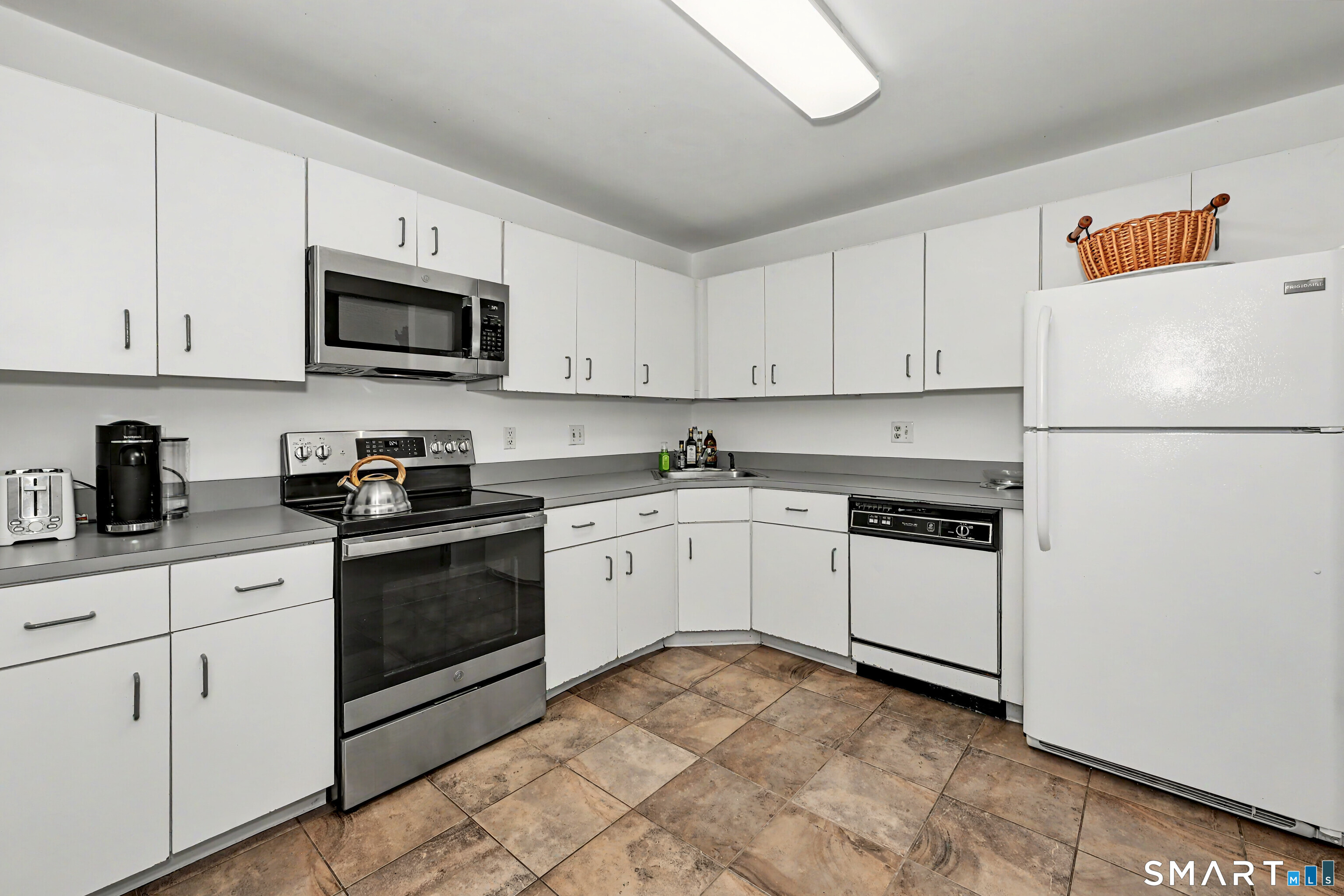 97 Richards F15 Avenue Property Photo 4